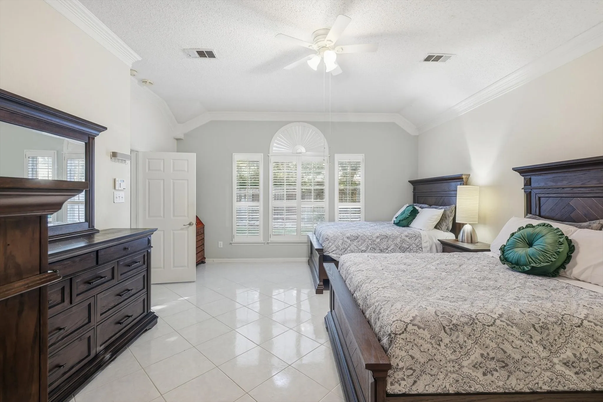 Single Family Residence For Rent in Tarrant County , 2014 Rumson Drive, Arlington, Texas 76006, 4 Bedrooms, 3 Bathrooms, 2 Garage spaces, 2,857 Sqft, built in 1994, Price $3,900, mls#21313569, Real Estate Agent in Arlington, Homes For Rent in Tarrant county, Homes For Rent in Arlington, Realtor in Arlington Texas, Real Estate Brokerage Independent Realty Texas, Luminita Cordes Realtor