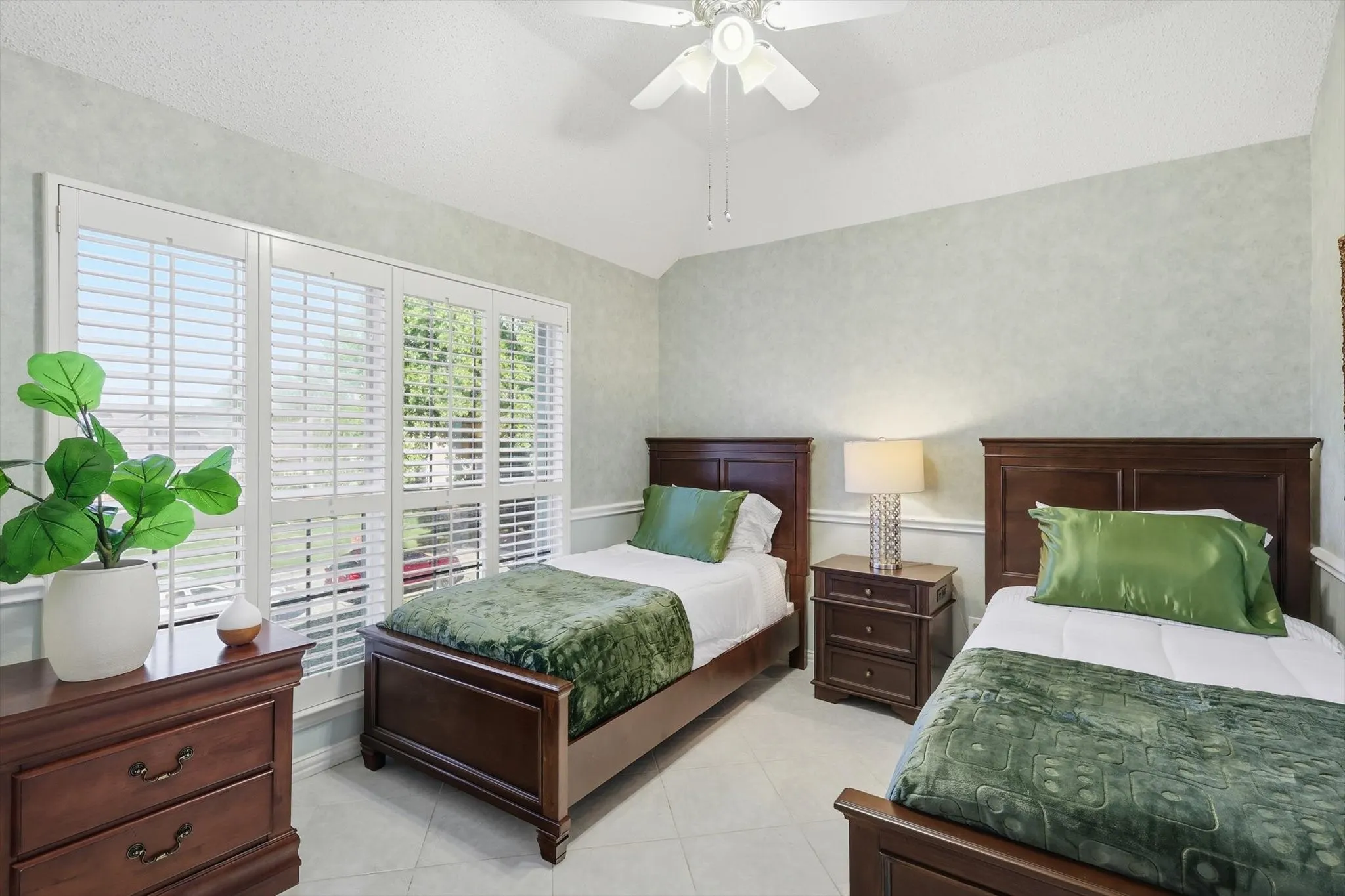 Single Family Residence For Rent in Tarrant County , 2014 Rumson Drive, Arlington, Texas 76006, 4 Bedrooms, 3 Bathrooms, 2 Garage spaces, 2,857 Sqft, built in 1994, Price $3,900, mls#21313569, Real Estate Agent in Arlington, Homes For Rent in Tarrant county, Homes For Rent in Arlington, Realtor in Arlington Texas, Real Estate Brokerage Independent Realty Texas, Luminita Cordes Realtor