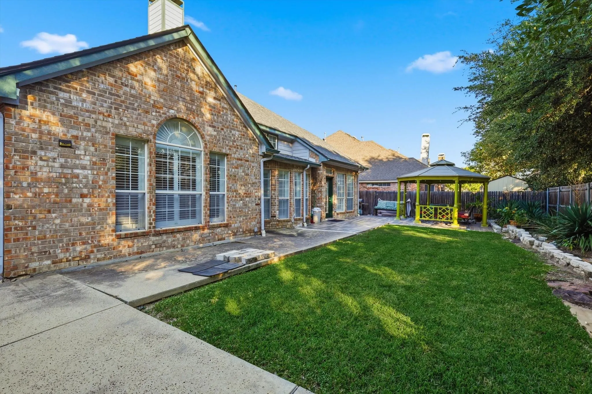 Single Family Residence For Rent in Tarrant County , 2014 Rumson Drive, Arlington, Texas 76006, 4 Bedrooms, 3 Bathrooms, 2 Garage spaces, 2,857 Sqft, built in 1994, Price $3,900, mls#21313569, Real Estate Agent in Arlington, Homes For Rent in Tarrant county, Homes For Rent in Arlington, Realtor in Arlington Texas, Real Estate Brokerage Independent Realty Texas, Luminita Cordes Realtor