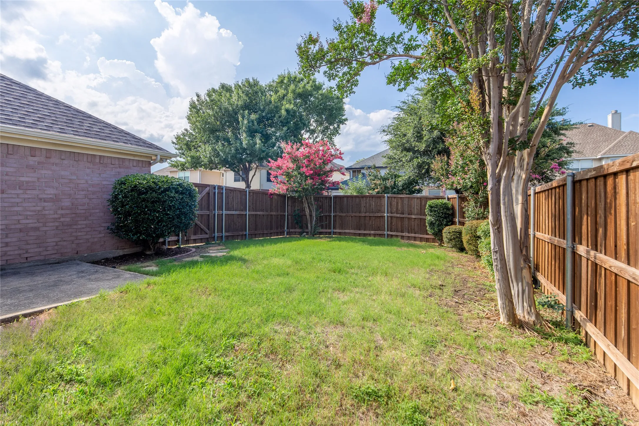 Single Family Residence For Sale in Collin County , 5104 China Berry Drive, Mc Kinney, Texas 75070, 3 Bedroom, 2 Bathroom, 2 Garage spaces, 1,831 Sqft, built in 1999, mls#21309850, Real Estate Agent in Mc Kinney, Homes For Sale in Collin county, Homes For Sale in Mc Kinney, Realtor in Mc Kinney Texas, Real Estate Brokerage Independent Realty Texas, Luminita Cordes Realtor