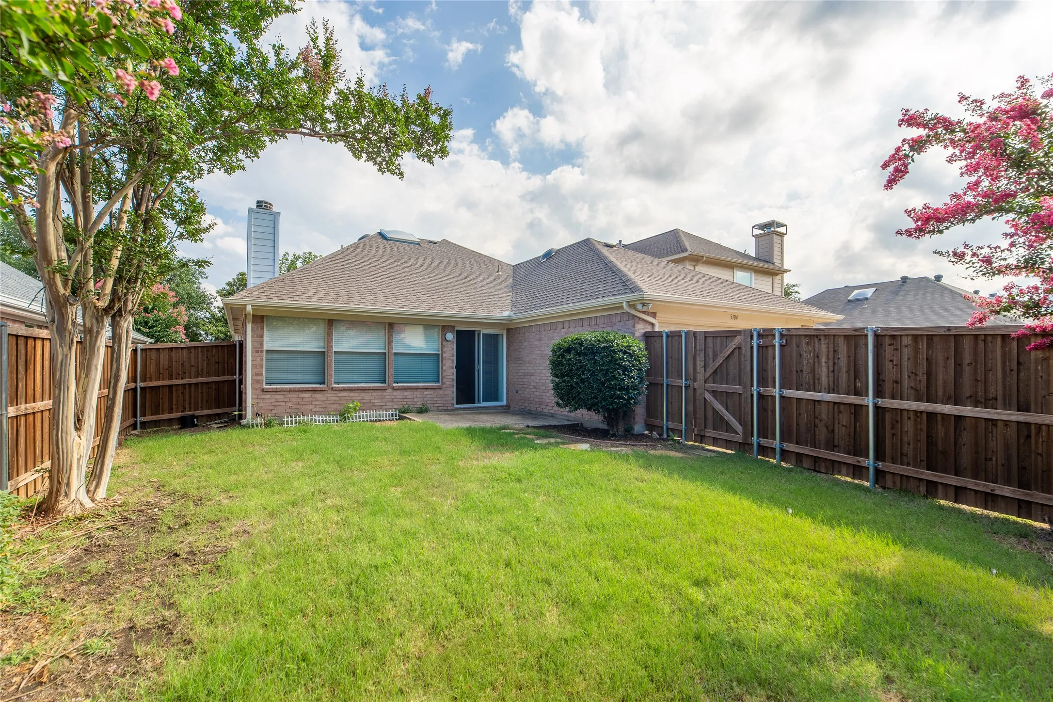 Single Family Residence For Sale in Collin County , 5104 China Berry Drive, Mc Kinney, Texas 75070, 3 Bedroom, 2 Bathroom, 2 Garage spaces, 1,831 Sqft, built in 1999, mls#21309850, Real Estate Agent in Mc Kinney, Homes For Sale in Collin county, Homes For Sale in Mc Kinney, Realtor in Mc Kinney Texas, Real Estate Brokerage Independent Realty Texas, Luminita Cordes Realtor