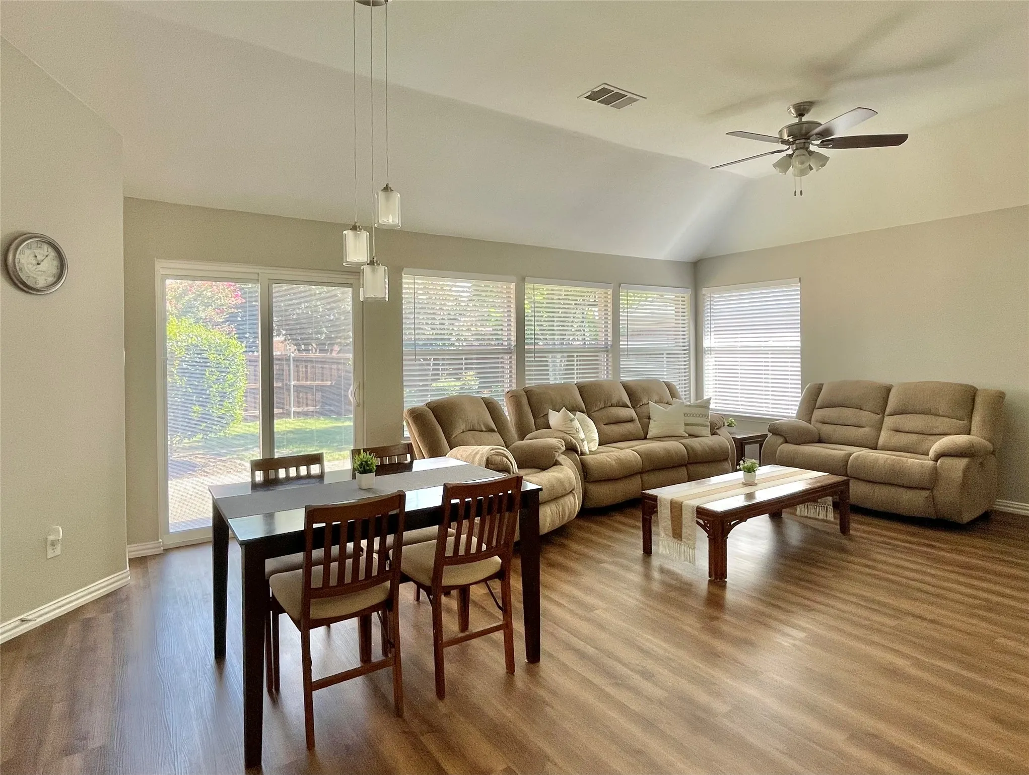 Single Family Residence For Sale in Collin County , 5104 China Berry Drive, Mc Kinney, Texas 75070, 3 Bedroom, 2 Bathroom, 2 Garage spaces, 1,831 Sqft, built in 1999, mls#21309850, Real Estate Agent in Mc Kinney, Homes For Sale in Collin county, Homes For Sale in Mc Kinney, Realtor in Mc Kinney Texas, Real Estate Brokerage Independent Realty Texas, Luminita Cordes Realtor