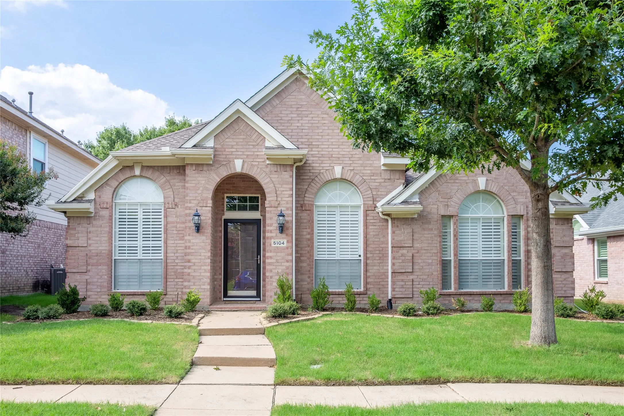 Single Family Residence For Sale in Collin County , 5104 China Berry Drive, Mc Kinney, Texas 75070, 3 Bedroom, 2 Bathroom, 2 Garage spaces, 1,831 Sqft, built in 1999, mls#21309850, Real Estate Agent in Mc Kinney, Homes For Sale in Collin county, Homes For Sale in Mc Kinney, Realtor in Mc Kinney Texas, Real Estate Brokerage Independent Realty Texas, Luminita Cordes Realtor