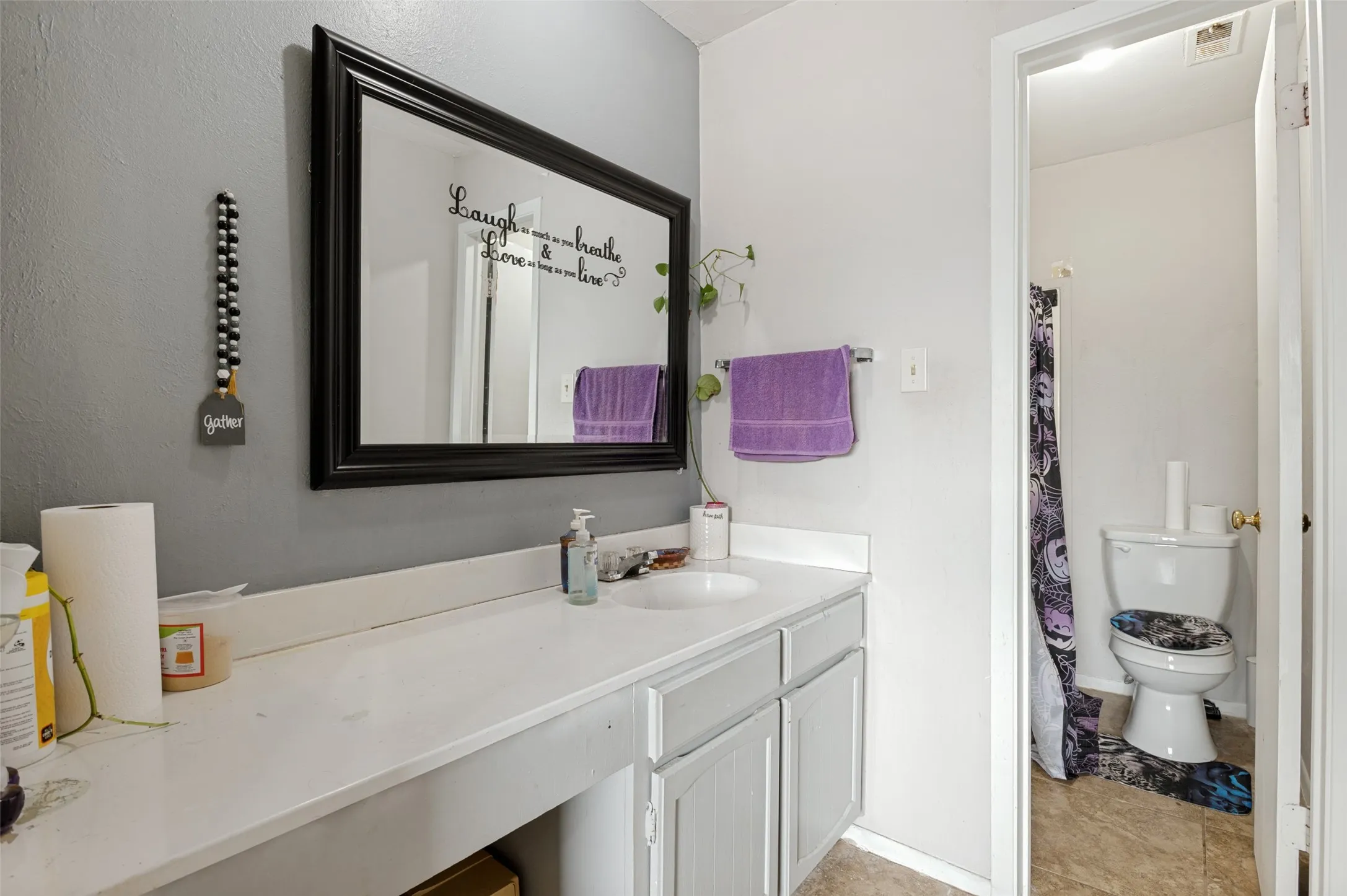 Townhouse For Sale in Dallas County , 1402 S Carrier Parkway 202, Grand Prairie, Texas 75051, 3 Bedroom, 3 Bathroom, 2 Garage spaces, 1,654 Sqft, built in 1974, mls#21308006, Real Estate Agent in Grand Prairie, Homes For Sale in Dallas county, Homes For Sale in Grand Prairie, Realtor in Grand Prairie Texas, Real Estate Brokerage Independent Realty Texas, Luminita Cordes Realtor