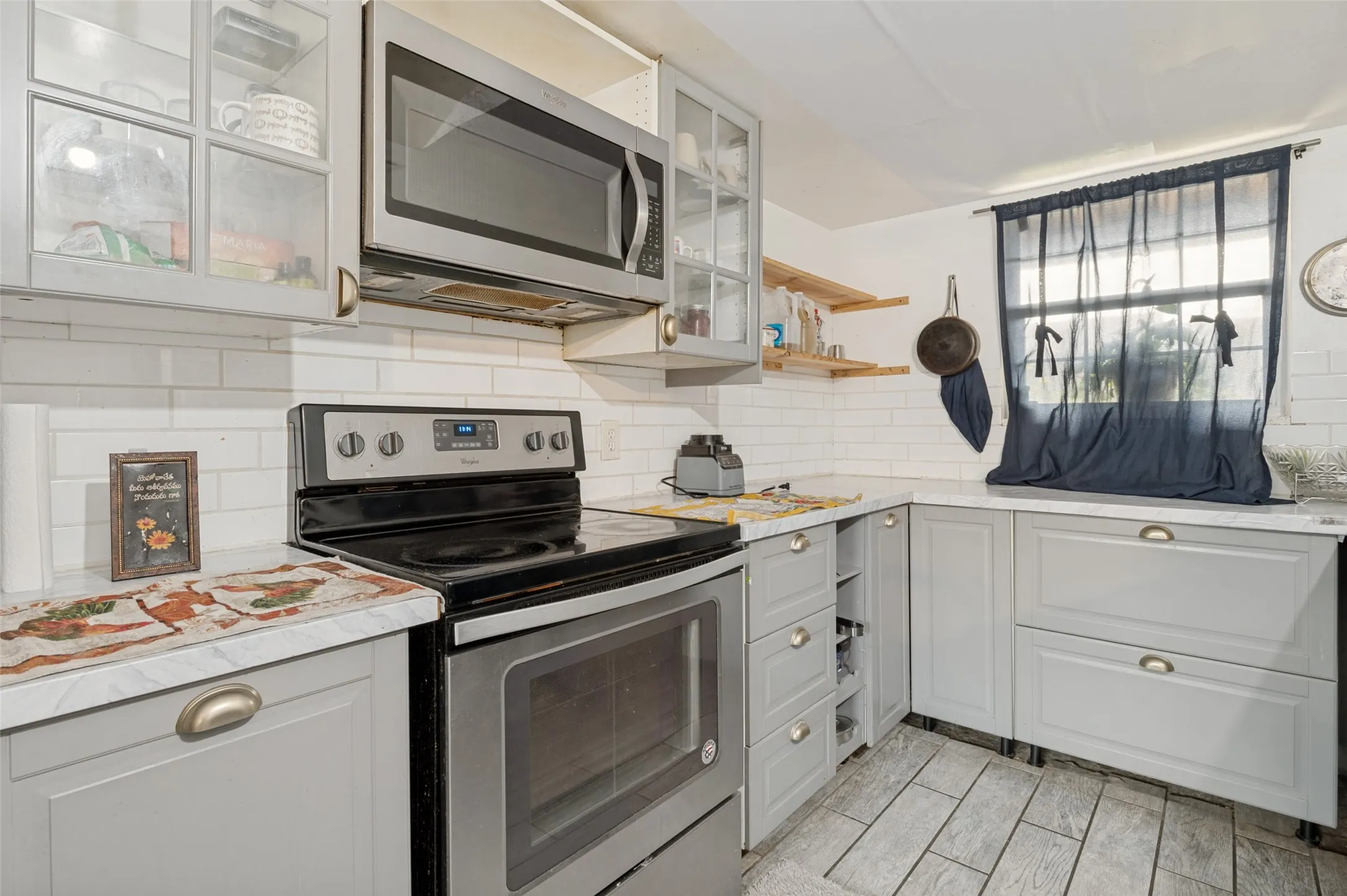 Townhouse For Sale in Dallas County , 1402 S Carrier Parkway 202, Grand Prairie, Texas 75051, 3 Bedroom, 3 Bathroom, 2 Garage spaces, 1,654 Sqft, built in 1974, mls#21308006, Real Estate Agent in Grand Prairie, Homes For Sale in Dallas county, Homes For Sale in Grand Prairie, Realtor in Grand Prairie Texas, Real Estate Brokerage Independent Realty Texas, Luminita Cordes Realtor