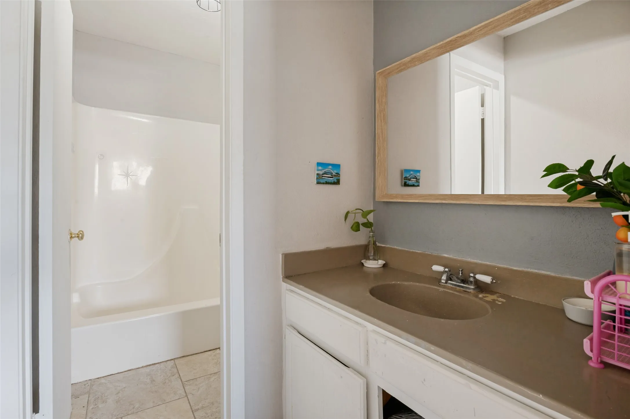 Townhouse For Sale in Dallas County , 1402 S Carrier Parkway 202, Grand Prairie, Texas 75051, 3 Bedroom, 3 Bathroom, 2 Garage spaces, 1,654 Sqft, built in 1974, mls#21308006, Real Estate Agent in Grand Prairie, Homes For Sale in Dallas county, Homes For Sale in Grand Prairie, Realtor in Grand Prairie Texas, Real Estate Brokerage Independent Realty Texas, Luminita Cordes Realtor
