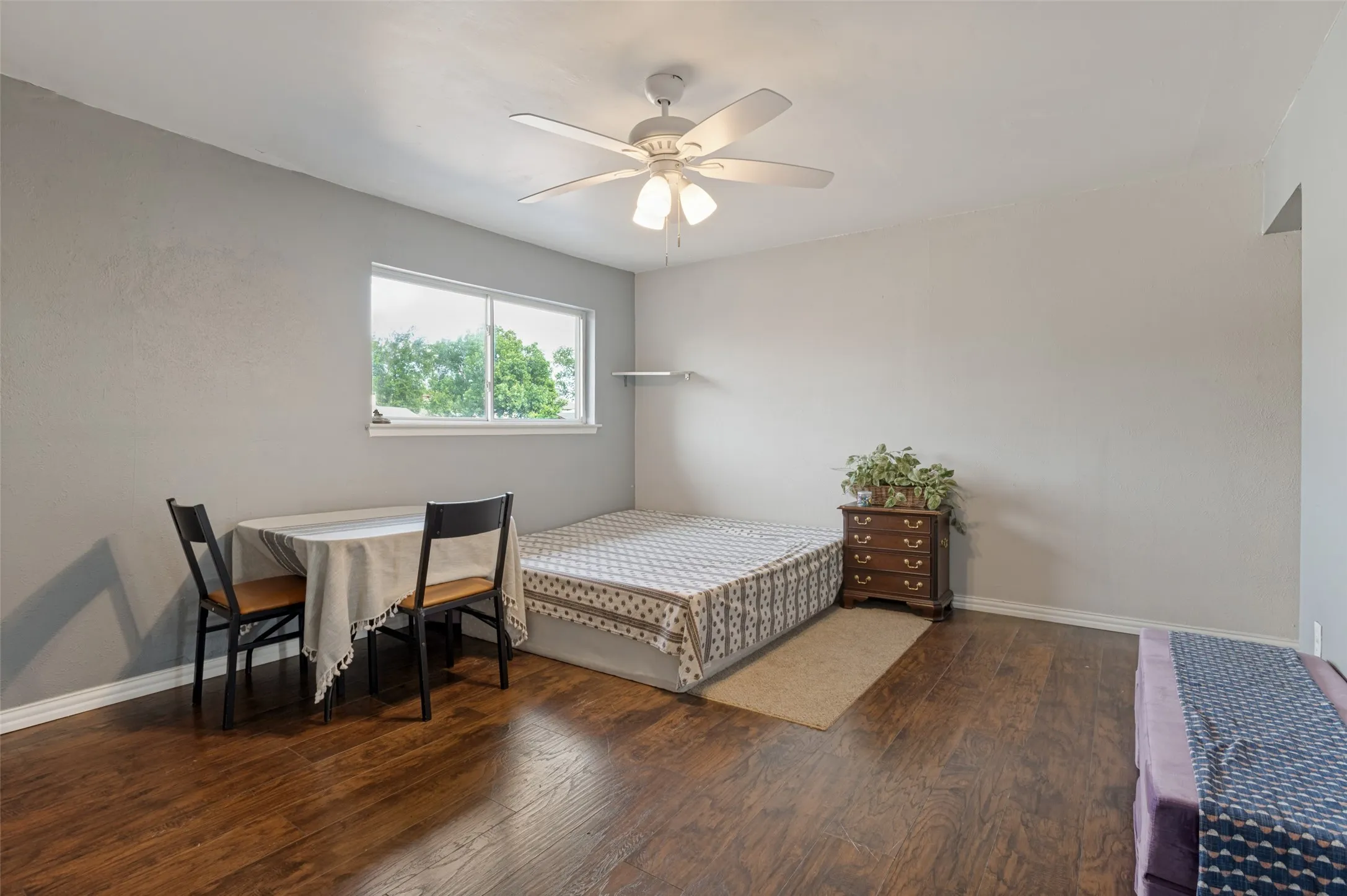Townhouse For Sale in Dallas County , 1402 S Carrier Parkway 202, Grand Prairie, Texas 75051, 3 Bedroom, 3 Bathroom, 2 Garage spaces, 1,654 Sqft, built in 1974, mls#21308006, Real Estate Agent in Grand Prairie, Homes For Sale in Dallas county, Homes For Sale in Grand Prairie, Realtor in Grand Prairie Texas, Real Estate Brokerage Independent Realty Texas, Luminita Cordes Realtor