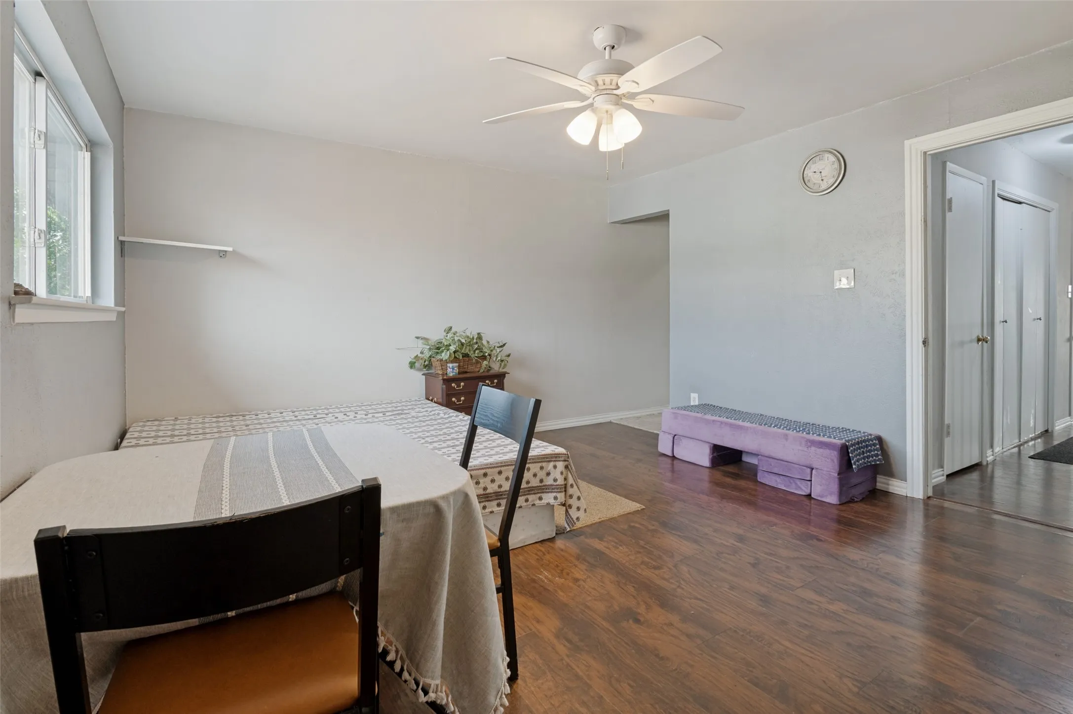 Townhouse For Sale in Dallas County , 1402 S Carrier Parkway 202, Grand Prairie, Texas 75051, 3 Bedroom, 3 Bathroom, 2 Garage spaces, 1,654 Sqft, built in 1974, mls#21308006, Real Estate Agent in Grand Prairie, Homes For Sale in Dallas county, Homes For Sale in Grand Prairie, Realtor in Grand Prairie Texas, Real Estate Brokerage Independent Realty Texas, Luminita Cordes Realtor