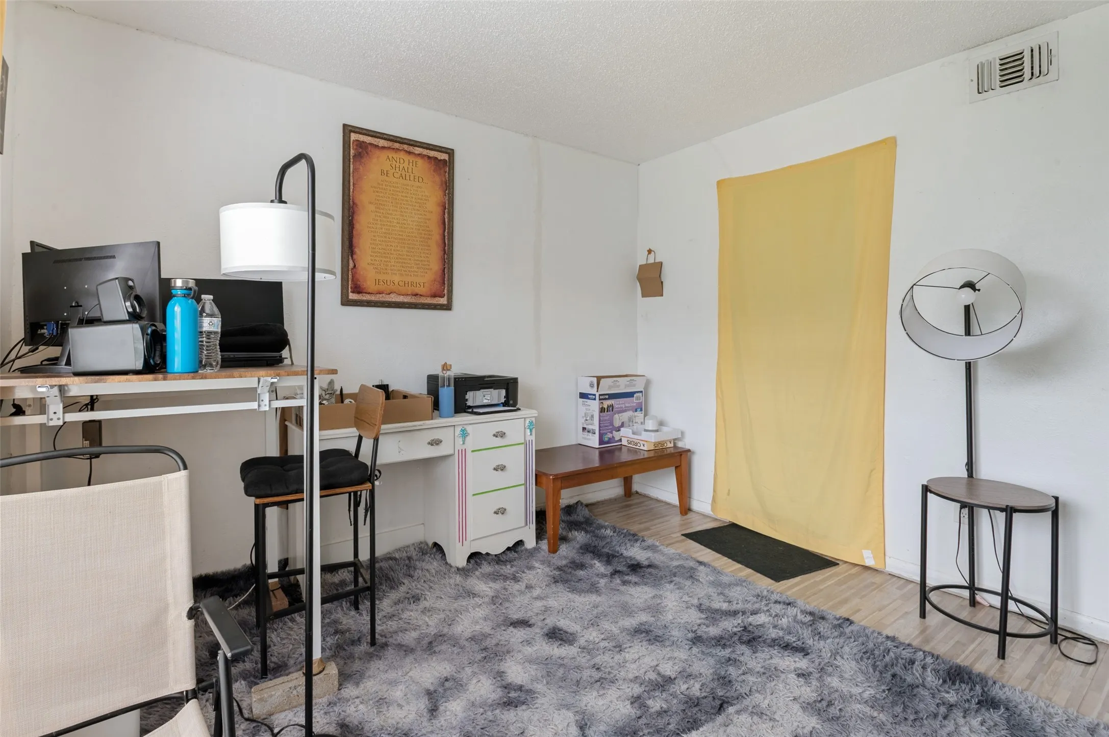 Townhouse For Sale in Dallas County , 1402 S Carrier Parkway 202, Grand Prairie, Texas 75051, 3 Bedroom, 3 Bathroom, 2 Garage spaces, 1,654 Sqft, built in 1974, mls#21308006, Real Estate Agent in Grand Prairie, Homes For Sale in Dallas county, Homes For Sale in Grand Prairie, Realtor in Grand Prairie Texas, Real Estate Brokerage Independent Realty Texas, Luminita Cordes Realtor