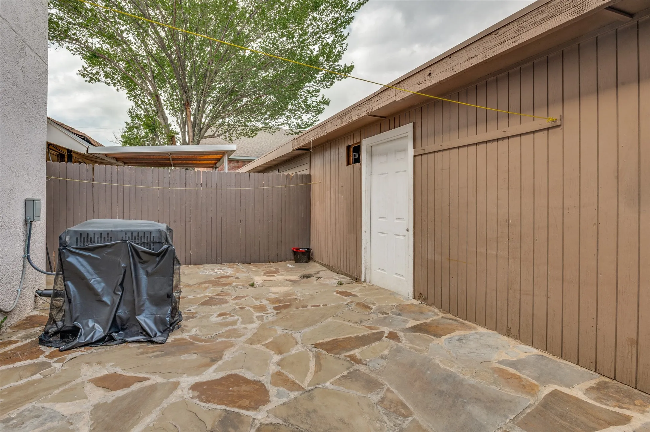 Townhouse For Sale in Dallas County , 1402 S Carrier Parkway 202, Grand Prairie, Texas 75051, 3 Bedroom, 3 Bathroom, 2 Garage spaces, 1,654 Sqft, built in 1974, mls#21308006, Real Estate Agent in Grand Prairie, Homes For Sale in Dallas county, Homes For Sale in Grand Prairie, Realtor in Grand Prairie Texas, Real Estate Brokerage Independent Realty Texas, Luminita Cordes Realtor