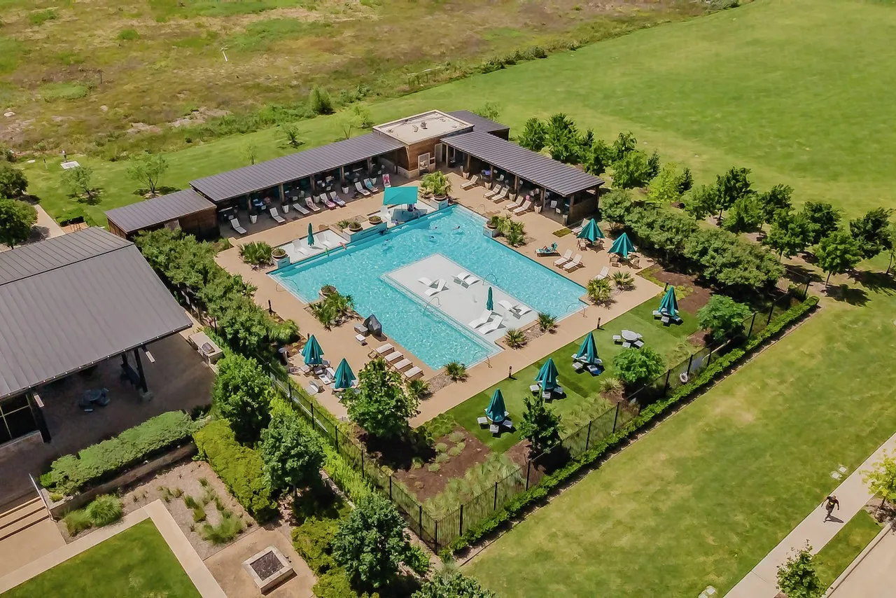 Tavolo Park Pool