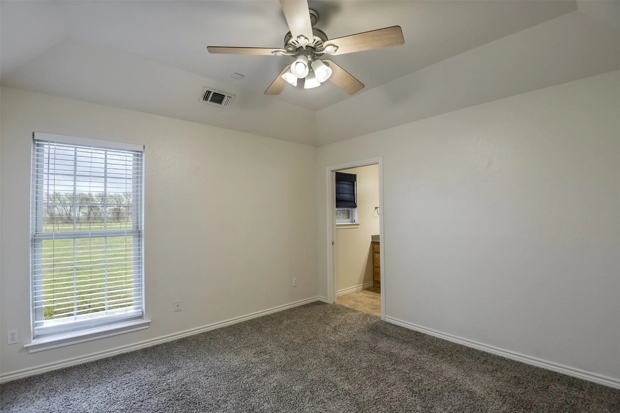 Single Family Residence For Sale in Ellis County , 1066 West Road, Waxahachie, Texas 75165, 4 Bedroom, 4 Bathroom, 2 Garage spaces, 2,908 Sqft, built in 2003, mls#21309022, Real Estate Agent in Waxahachie, Homes For Sale in Ellis county, Homes For Sale in Waxahachie, Realtor in Waxahachie Texas, Real Estate Brokerage Independent Realty Texas, Luminita Cordes Realtor