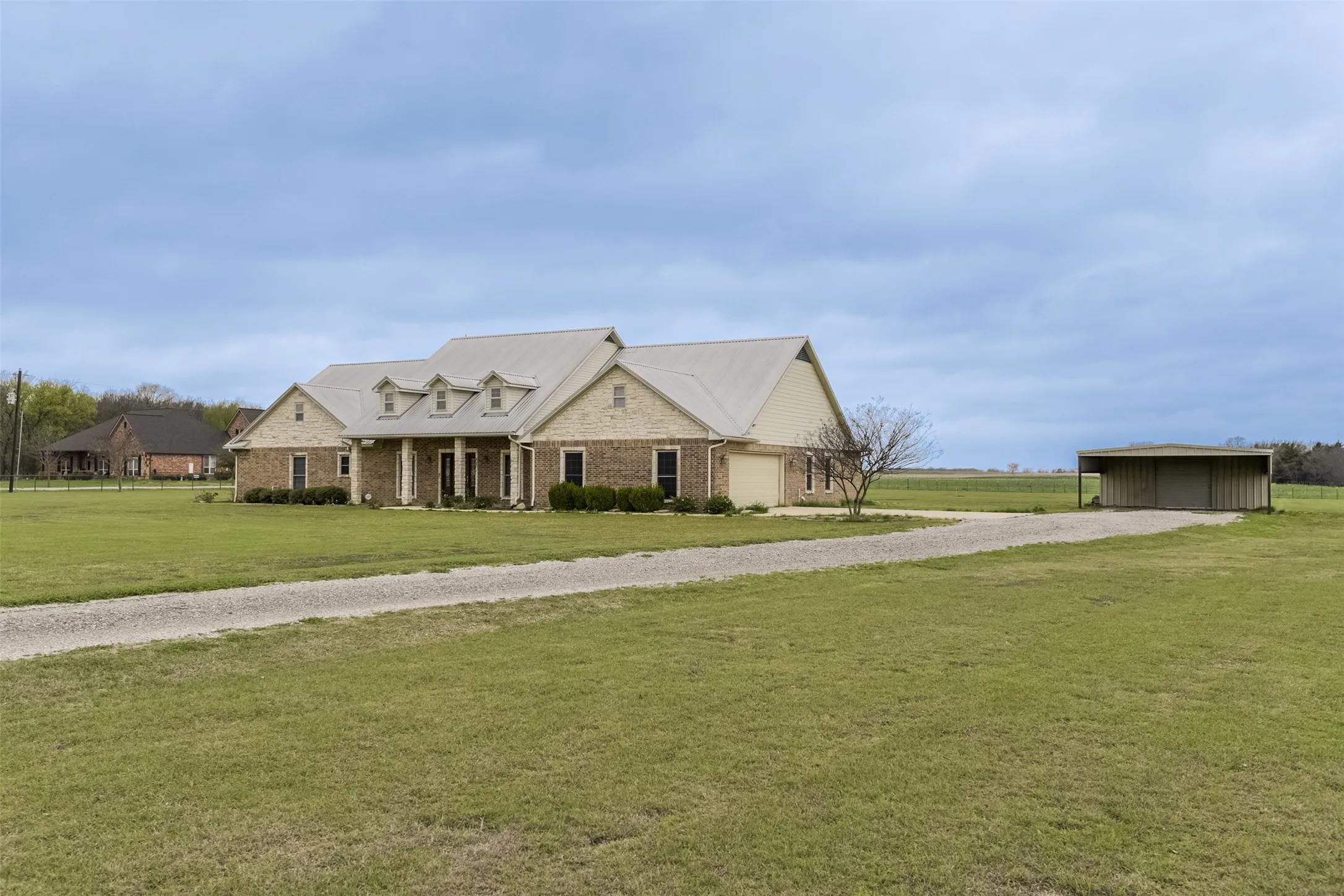 Single Family Residence For Sale in Ellis County , 1066 West Road, Waxahachie, Texas 75165, 4 Bedroom, 4 Bathroom, 2 Garage spaces, 2,908 Sqft, built in 2003, mls#21309022, Real Estate Agent in Waxahachie, Homes For Sale in Ellis county, Homes For Sale in Waxahachie, Realtor in Waxahachie Texas, Real Estate Brokerage Independent Realty Texas, Luminita Cordes Realtor