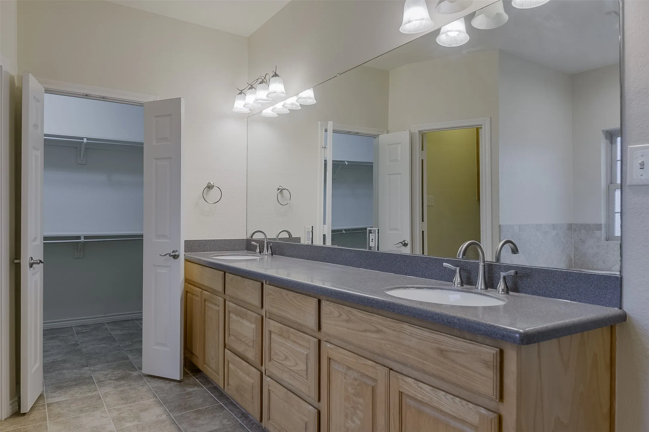 Single Family Residence For Sale in Ellis County , 1066 West Road, Waxahachie, Texas 75165, 4 Bedroom, 4 Bathroom, 2 Garage spaces, 2,908 Sqft, built in 2003, mls#21309022, Real Estate Agent in Waxahachie, Homes For Sale in Ellis county, Homes For Sale in Waxahachie, Realtor in Waxahachie Texas, Real Estate Brokerage Independent Realty Texas, Luminita Cordes Realtor