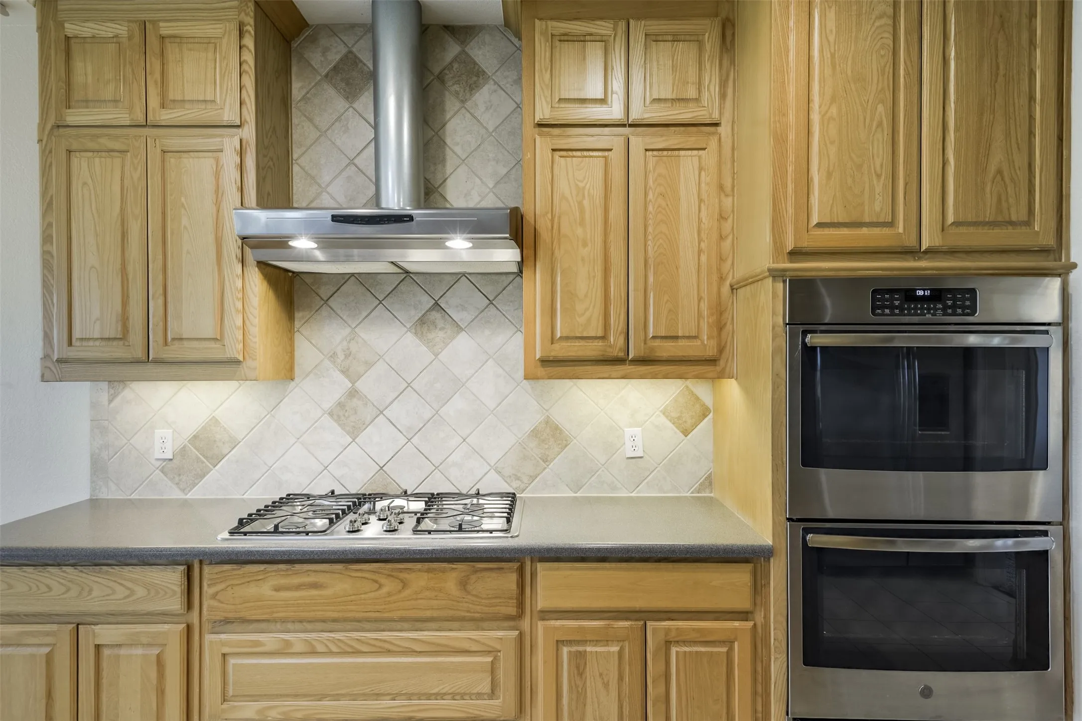 Single Family Residence For Sale in Ellis County , 1066 West Road, Waxahachie, Texas 75165, 4 Bedroom, 4 Bathroom, 2 Garage spaces, 2,908 Sqft, built in 2003, mls#21309022, Real Estate Agent in Waxahachie, Homes For Sale in Ellis county, Homes For Sale in Waxahachie, Realtor in Waxahachie Texas, Real Estate Brokerage Independent Realty Texas, Luminita Cordes Realtor
