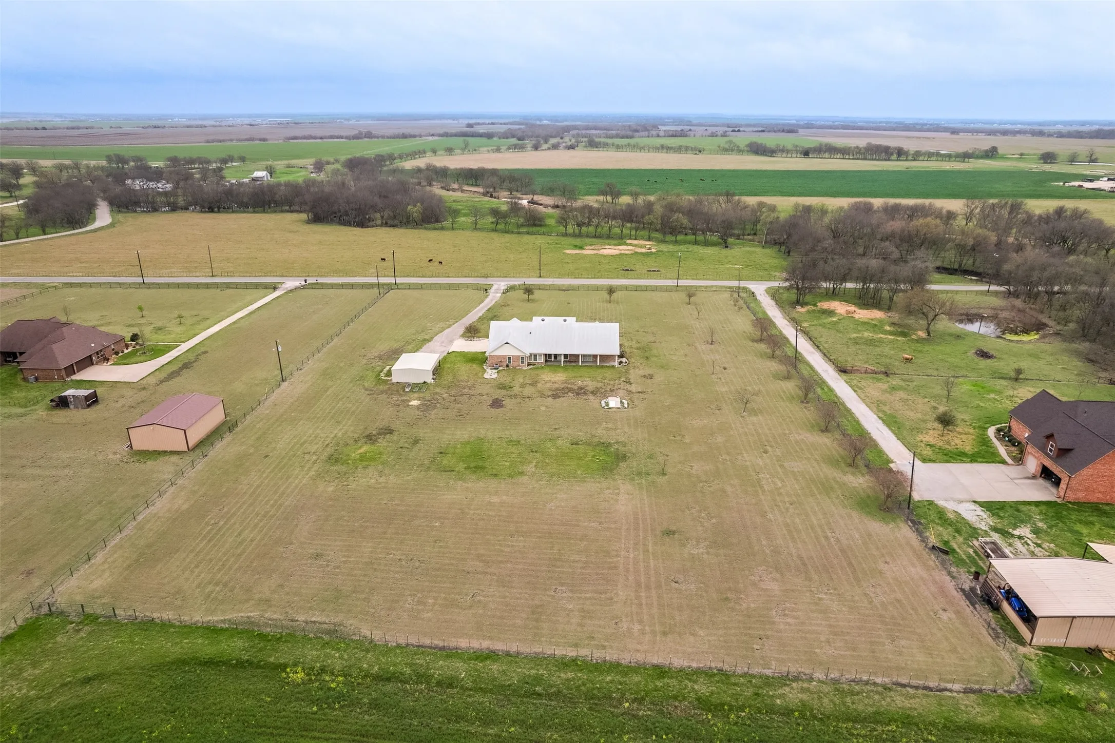 Single Family Residence For Sale in Ellis County , 1066 West Road, Waxahachie, Texas 75165, 4 Bedroom, 4 Bathroom, 2 Garage spaces, 2,908 Sqft, built in 2003, mls#21309022, Real Estate Agent in Waxahachie, Homes For Sale in Ellis county, Homes For Sale in Waxahachie, Realtor in Waxahachie Texas, Real Estate Brokerage Independent Realty Texas, Luminita Cordes Realtor