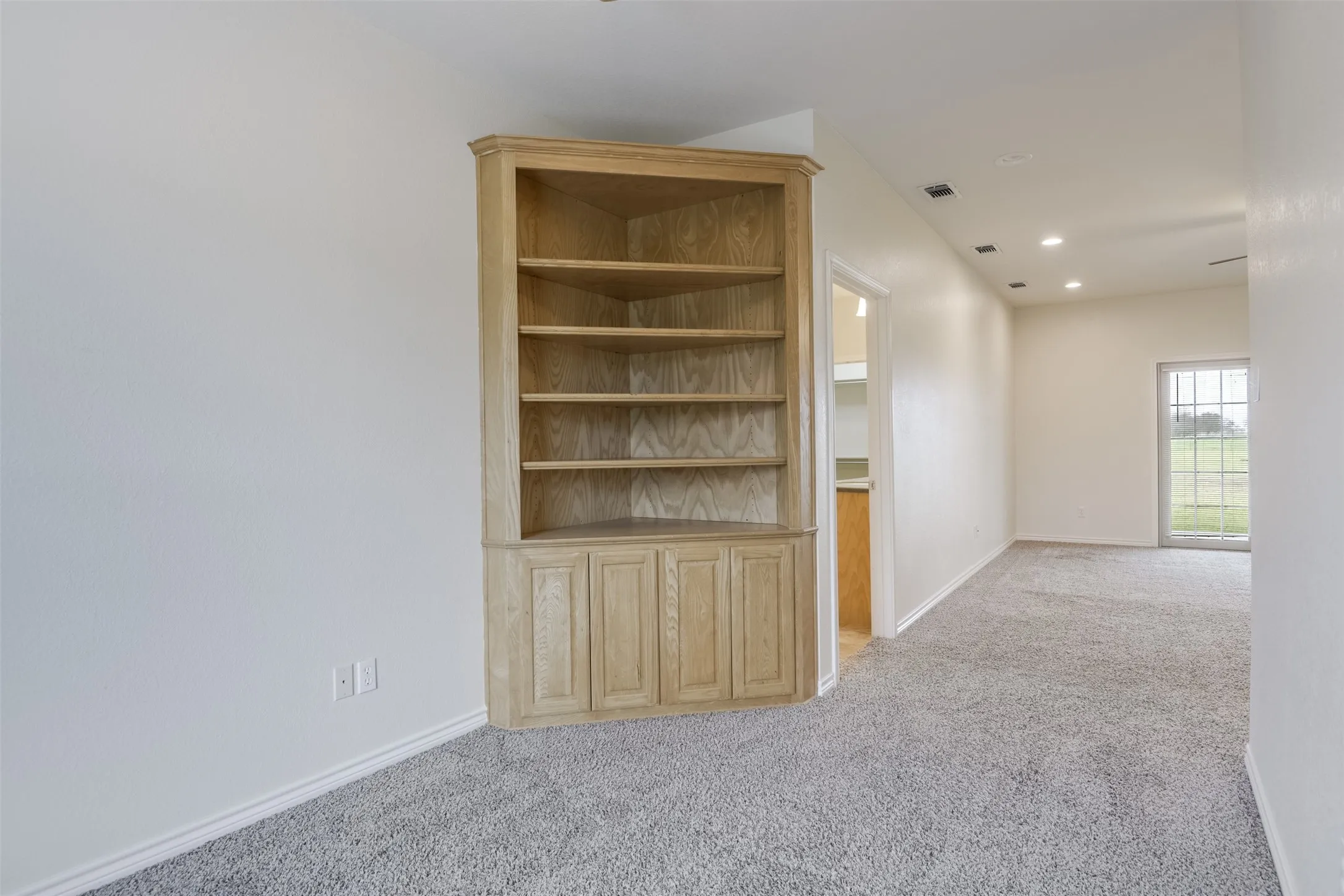 Single Family Residence For Sale in Ellis County , 1066 West Road, Waxahachie, Texas 75165, 4 Bedroom, 4 Bathroom, 2 Garage spaces, 2,908 Sqft, built in 2003, mls#21309022, Real Estate Agent in Waxahachie, Homes For Sale in Ellis county, Homes For Sale in Waxahachie, Realtor in Waxahachie Texas, Real Estate Brokerage Independent Realty Texas, Luminita Cordes Realtor