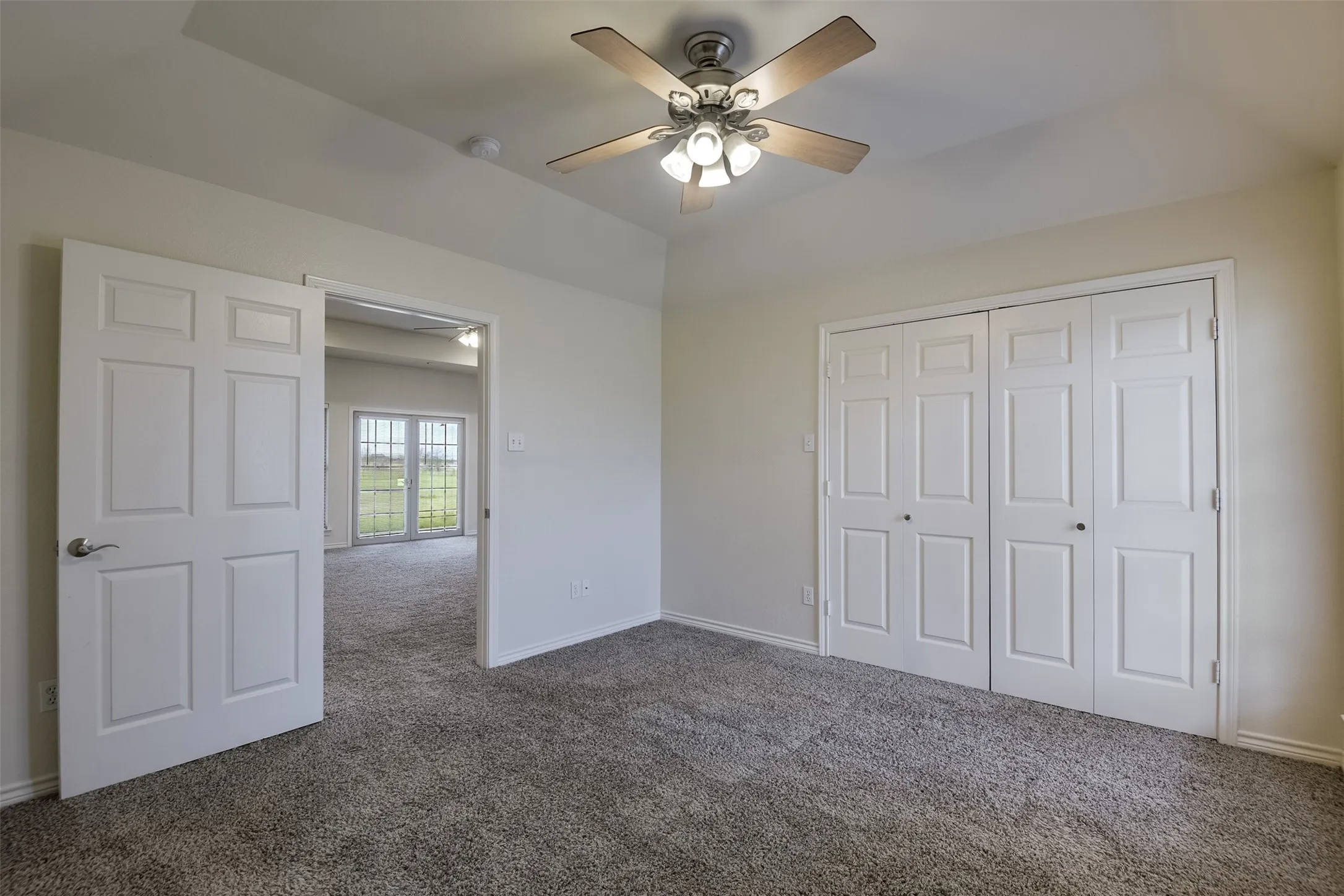 Single Family Residence For Sale in Ellis County , 1066 West Road, Waxahachie, Texas 75165, 4 Bedroom, 4 Bathroom, 2 Garage spaces, 2,908 Sqft, built in 2003, mls#21309022, Real Estate Agent in Waxahachie, Homes For Sale in Ellis county, Homes For Sale in Waxahachie, Realtor in Waxahachie Texas, Real Estate Brokerage Independent Realty Texas, Luminita Cordes Realtor