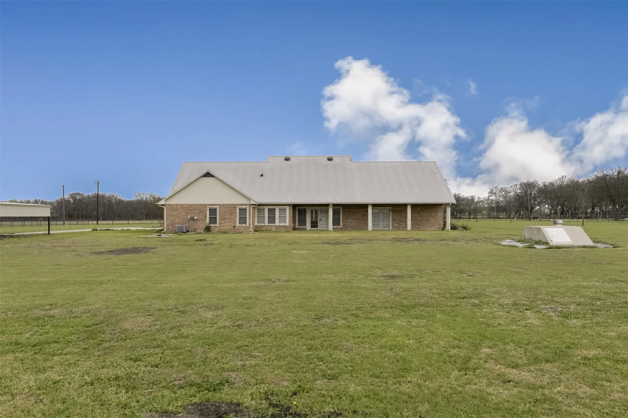 Single Family Residence For Sale in Ellis County , 1066 West Road, Waxahachie, Texas 75165, 4 Bedroom, 4 Bathroom, 2 Garage spaces, 2,908 Sqft, built in 2003, mls#21309022, Real Estate Agent in Waxahachie, Homes For Sale in Ellis county, Homes For Sale in Waxahachie, Realtor in Waxahachie Texas, Real Estate Brokerage Independent Realty Texas, Luminita Cordes Realtor