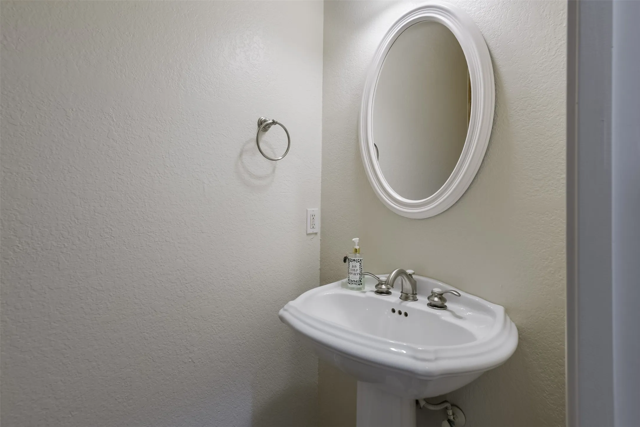 Single Family Residence For Sale in Ellis County , 1066 West Road, Waxahachie, Texas 75165, 4 Bedroom, 4 Bathroom, 2 Garage spaces, 2,908 Sqft, built in 2003, mls#21309022, Real Estate Agent in Waxahachie, Homes For Sale in Ellis county, Homes For Sale in Waxahachie, Realtor in Waxahachie Texas, Real Estate Brokerage Independent Realty Texas, Luminita Cordes Realtor