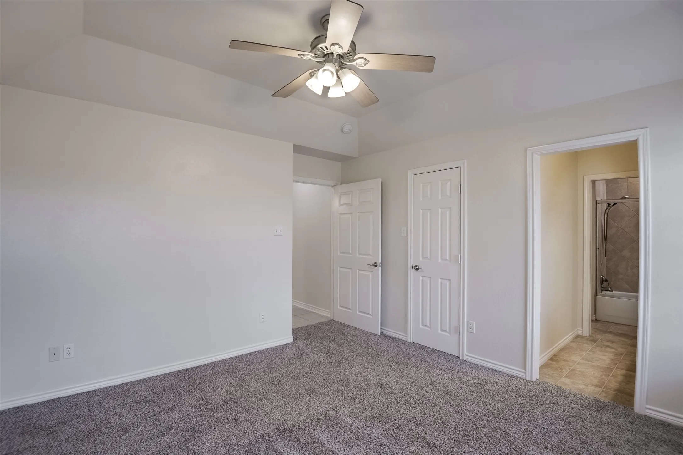 Single Family Residence For Sale in Ellis County , 1066 West Road, Waxahachie, Texas 75165, 4 Bedroom, 4 Bathroom, 2 Garage spaces, 2,908 Sqft, built in 2003, mls#21309022, Real Estate Agent in Waxahachie, Homes For Sale in Ellis county, Homes For Sale in Waxahachie, Realtor in Waxahachie Texas, Real Estate Brokerage Independent Realty Texas, Luminita Cordes Realtor