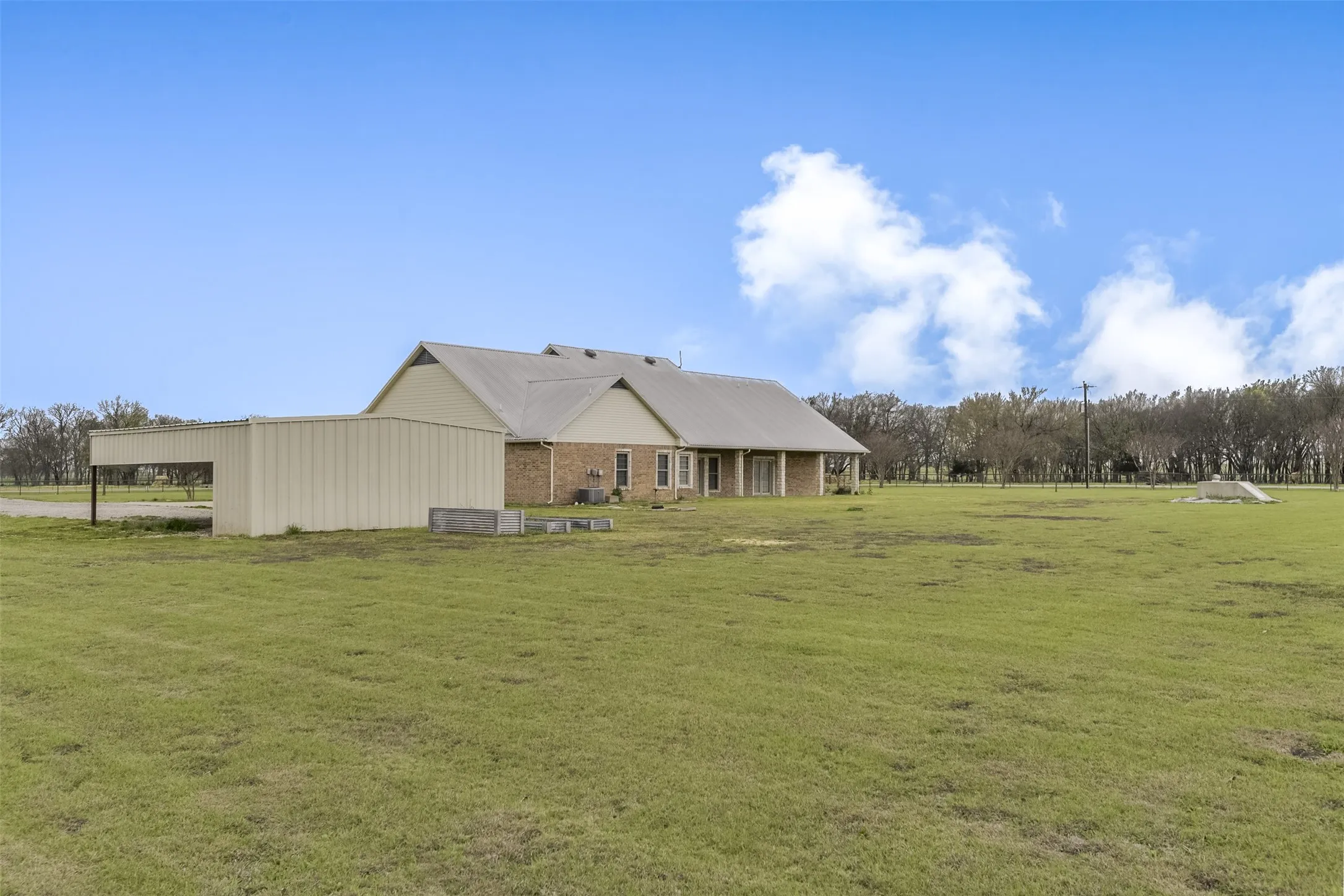 Single Family Residence For Sale in Ellis County , 1066 West Road, Waxahachie, Texas 75165, 4 Bedroom, 4 Bathroom, 2 Garage spaces, 2,908 Sqft, built in 2003, mls#21309022, Real Estate Agent in Waxahachie, Homes For Sale in Ellis county, Homes For Sale in Waxahachie, Realtor in Waxahachie Texas, Real Estate Brokerage Independent Realty Texas, Luminita Cordes Realtor