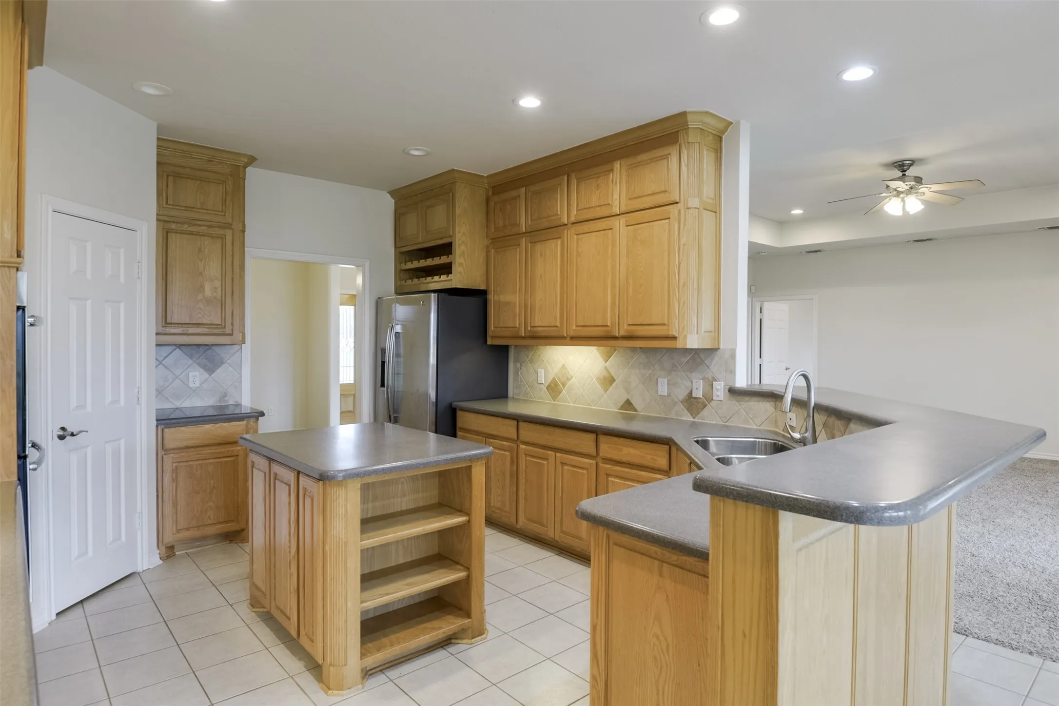 Single Family Residence For Sale in Ellis County , 1066 West Road, Waxahachie, Texas 75165, 4 Bedroom, 4 Bathroom, 2 Garage spaces, 2,908 Sqft, built in 2003, mls#21309022, Real Estate Agent in Waxahachie, Homes For Sale in Ellis county, Homes For Sale in Waxahachie, Realtor in Waxahachie Texas, Real Estate Brokerage Independent Realty Texas, Luminita Cordes Realtor