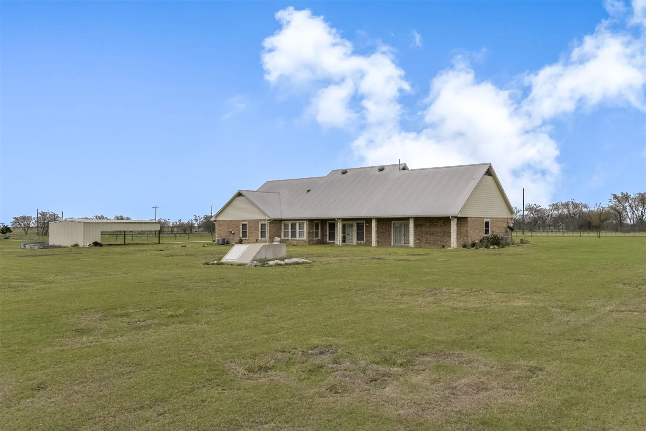 Single Family Residence For Sale in Ellis County , 1066 West Road, Waxahachie, Texas 75165, 4 Bedroom, 4 Bathroom, 2 Garage spaces, 2,908 Sqft, built in 2003, mls#21309022, Real Estate Agent in Waxahachie, Homes For Sale in Ellis county, Homes For Sale in Waxahachie, Realtor in Waxahachie Texas, Real Estate Brokerage Independent Realty Texas, Luminita Cordes Realtor
