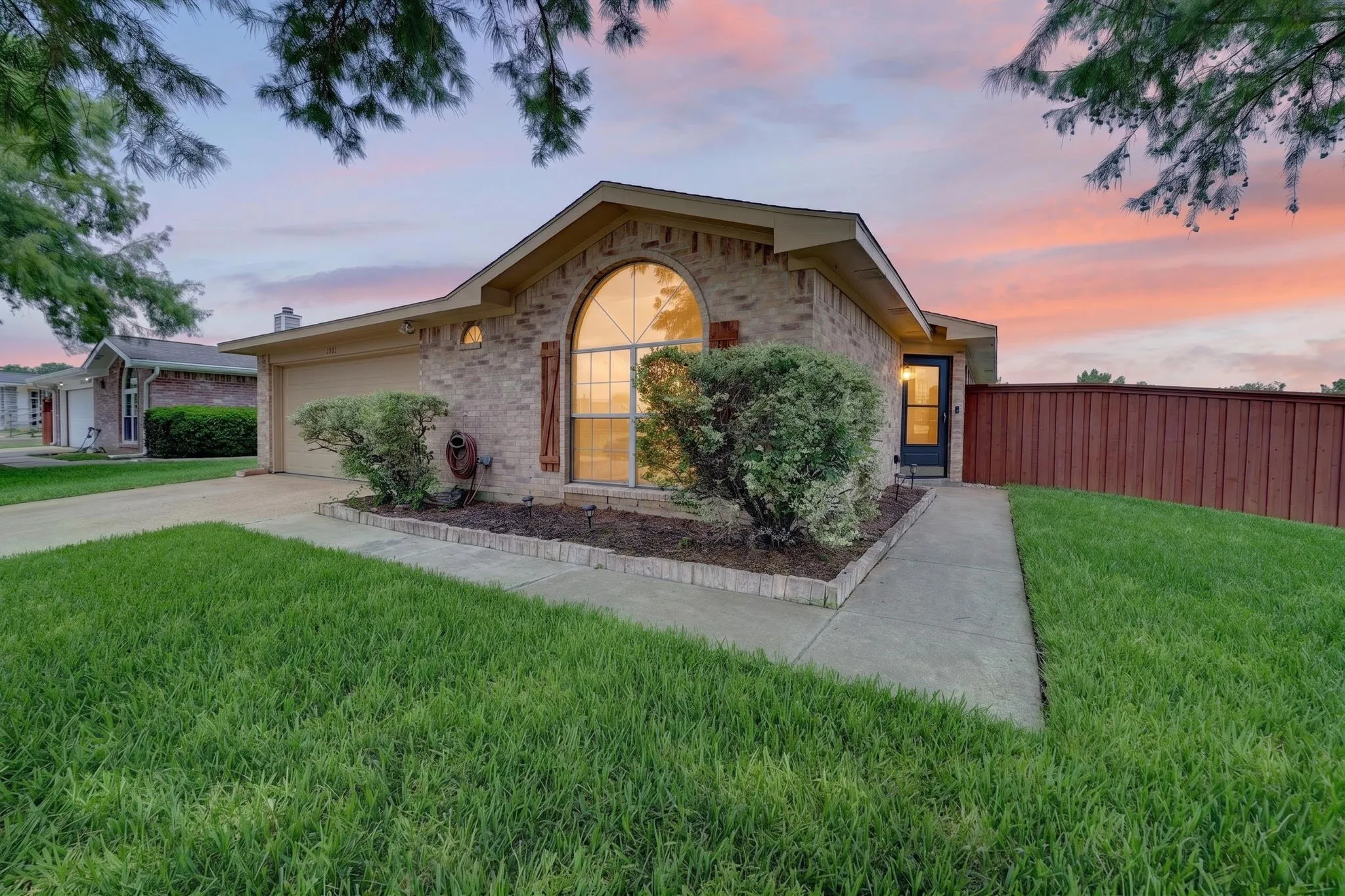 Single Family Residence For Sale in Dallas County , 9339 CRIMNSON Court, Dallas, Texas 75217, 3 Bedroom, 2 Bathroom, 2 Garage spaces, 1,287 Sqft, built in 1998, mls#21313637, Real Estate Agent in Dallas, Homes For Sale in Dallas county, Homes For Sale in Dallas, Realtor in Dallas Texas, Real Estate Brokerage Independent Realty Texas, Luminita Cordes Realtor