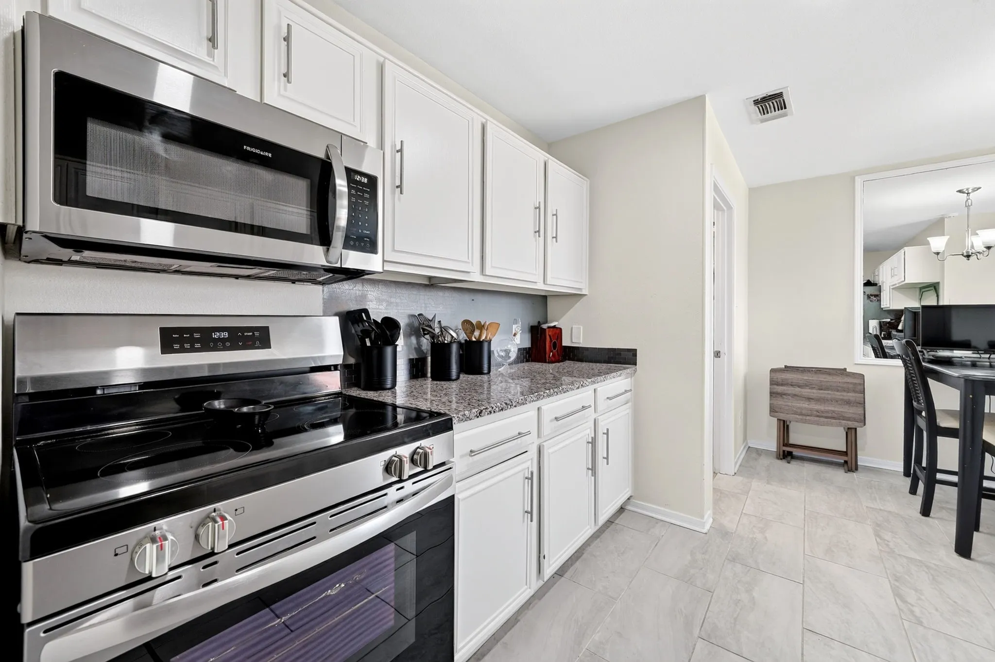 Single Family Residence For Sale in Dallas County , 9339 CRIMNSON Court, Dallas, Texas 75217, 3 Bedroom, 2 Bathroom, 2 Garage spaces, 1,287 Sqft, built in 1998, mls#21313637, Real Estate Agent in Dallas, Homes For Sale in Dallas county, Homes For Sale in Dallas, Realtor in Dallas Texas, Real Estate Brokerage Independent Realty Texas, Luminita Cordes Realtor