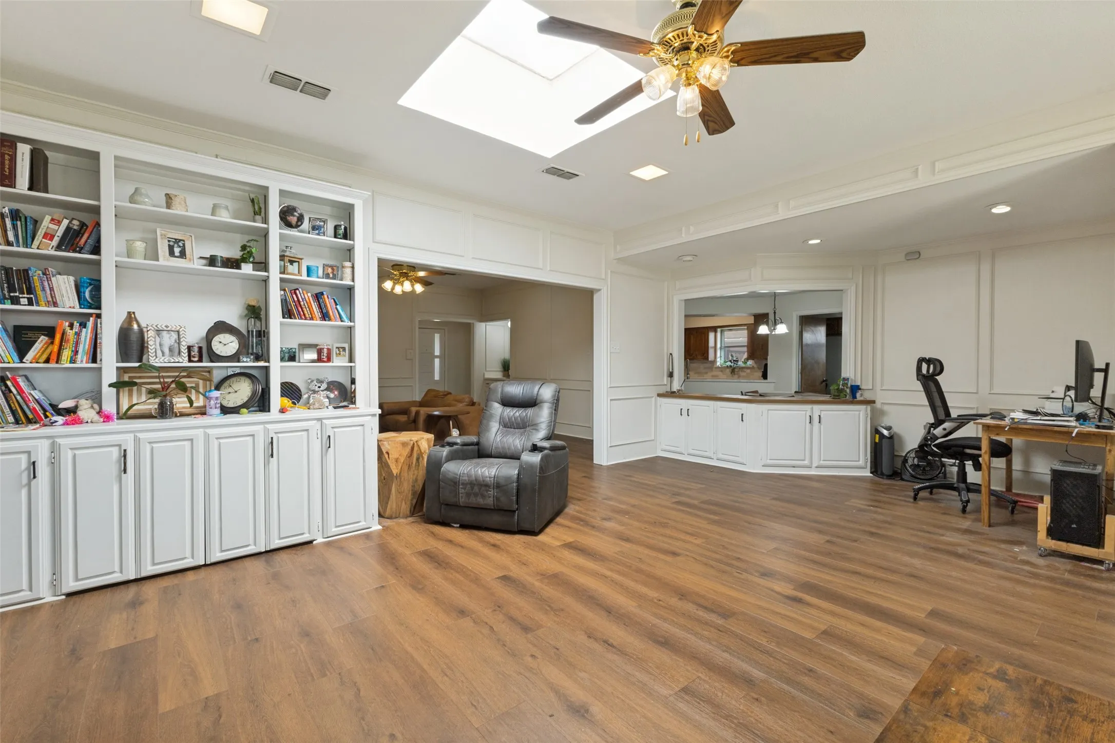 Single Family Residence For Sale in Dallas County , 705 S Grove Road, Richardson, Texas 75081, 4 Bedroom, 2 Bathroom, 2 Garage spaces, 2,485 Sqft, built in 1974, mls#21313654, Real Estate Agent in Richardson, Homes For Sale in Dallas county, Homes For Sale in Richardson, Realtor in Richardson Texas, Real Estate Brokerage Independent Realty Texas, Luminita Cordes Realtor