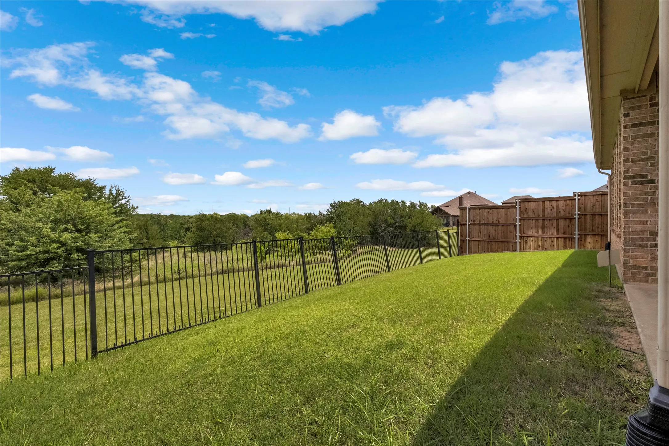 Single Family Residence For Sale in Denton County , 15400 Mount Evans Drive, Little Elm, Texas 75068, 3 Bedroom, 2 Bathroom, 2 Garage spaces, 2,112 Sqft, built in 2011, mls#21312897, Real Estate Agent in Little Elm, Homes For Sale in Denton county, Homes For Sale in Little Elm, Realtor in Little Elm Texas, Real Estate Brokerage Independent Realty Texas, Luminita Cordes Realtor