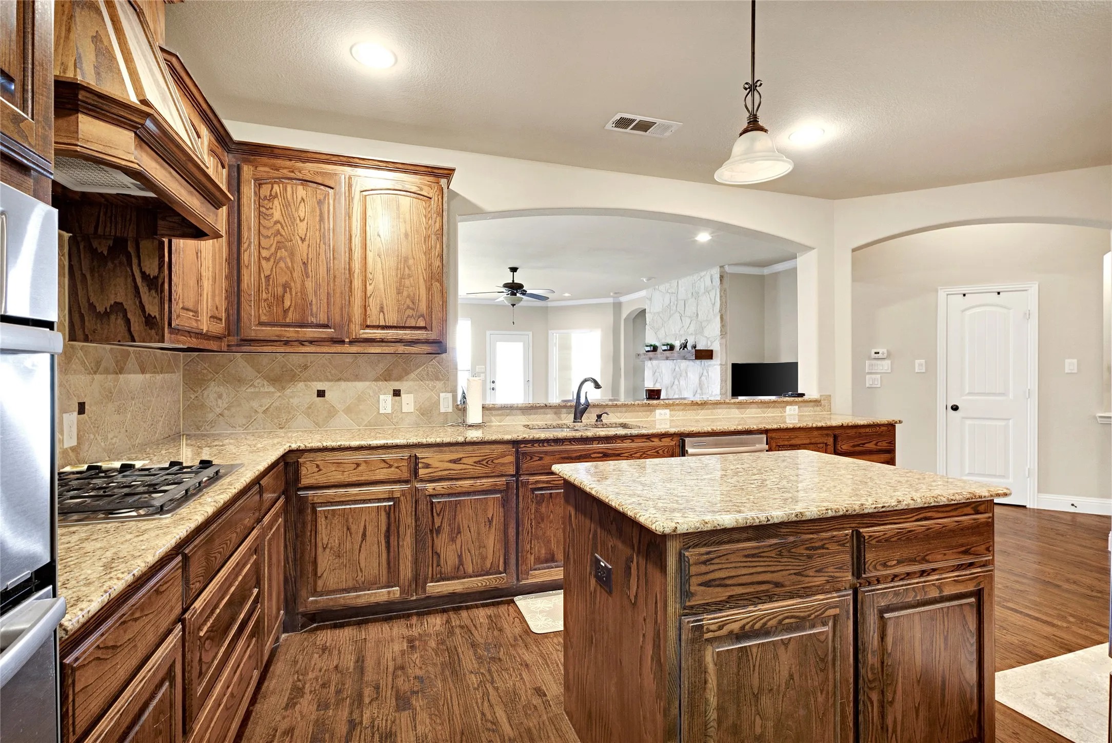 Single Family Residence For Sale in Denton County , 15400 Mount Evans Drive, Little Elm, Texas 75068, 3 Bedroom, 2 Bathroom, 2 Garage spaces, 2,112 Sqft, built in 2011, mls#21312897, Real Estate Agent in Little Elm, Homes For Sale in Denton county, Homes For Sale in Little Elm, Realtor in Little Elm Texas, Real Estate Brokerage Independent Realty Texas, Luminita Cordes Realtor
