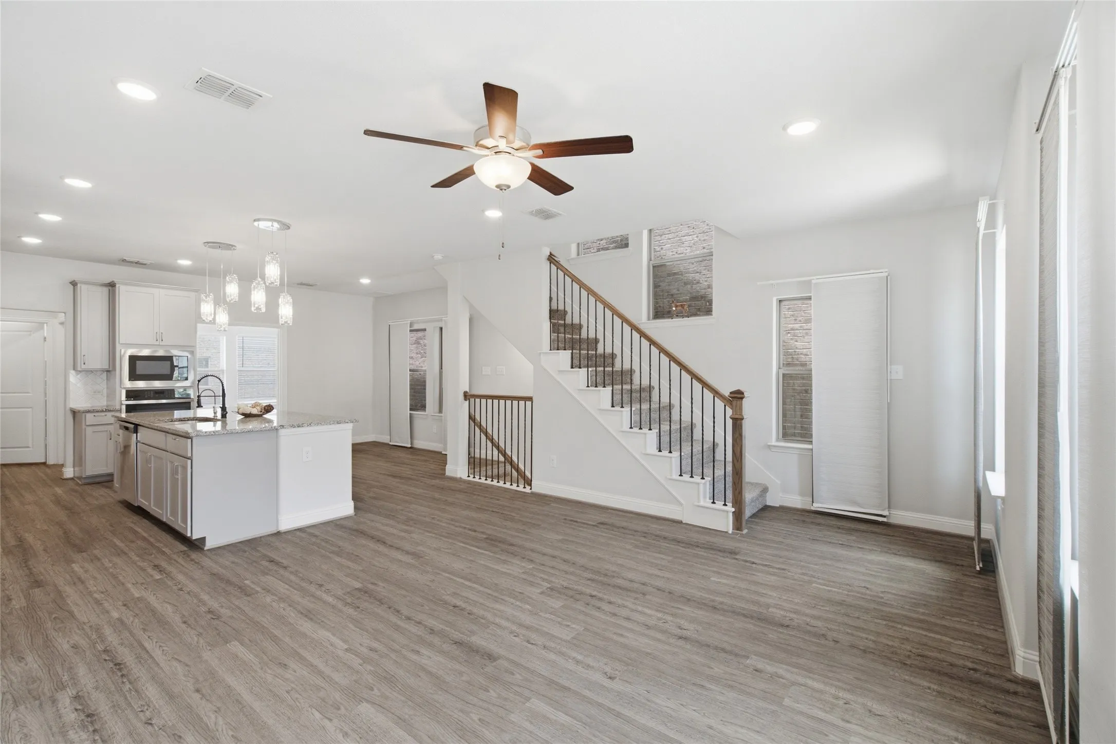 Single Family Residence For Sale in Tarrant County , 138 Peach Orchard Lane, Euless, Texas 76040, 3 Bedroom, 4 Bathroom, 2 Garage spaces, 1,982 Sqft, built in 2020, mls#21313513, Real Estate Agent in Euless, Homes For Sale in Tarrant county, Homes For Sale in Euless, Realtor in Euless Texas, Real Estate Brokerage Independent Realty Texas, Luminita Cordes Realtor