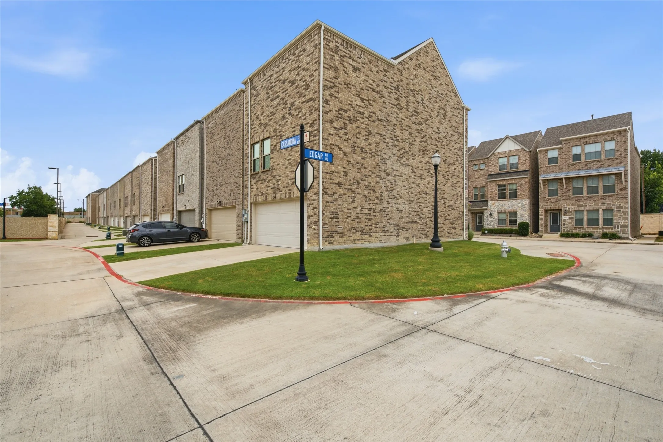 Single Family Residence For Sale in Tarrant County , 138 Peach Orchard Lane, Euless, Texas 76040, 3 Bedroom, 4 Bathroom, 2 Garage spaces, 1,982 Sqft, built in 2020, mls#21313513, Real Estate Agent in Euless, Homes For Sale in Tarrant county, Homes For Sale in Euless, Realtor in Euless Texas, Real Estate Brokerage Independent Realty Texas, Luminita Cordes Realtor