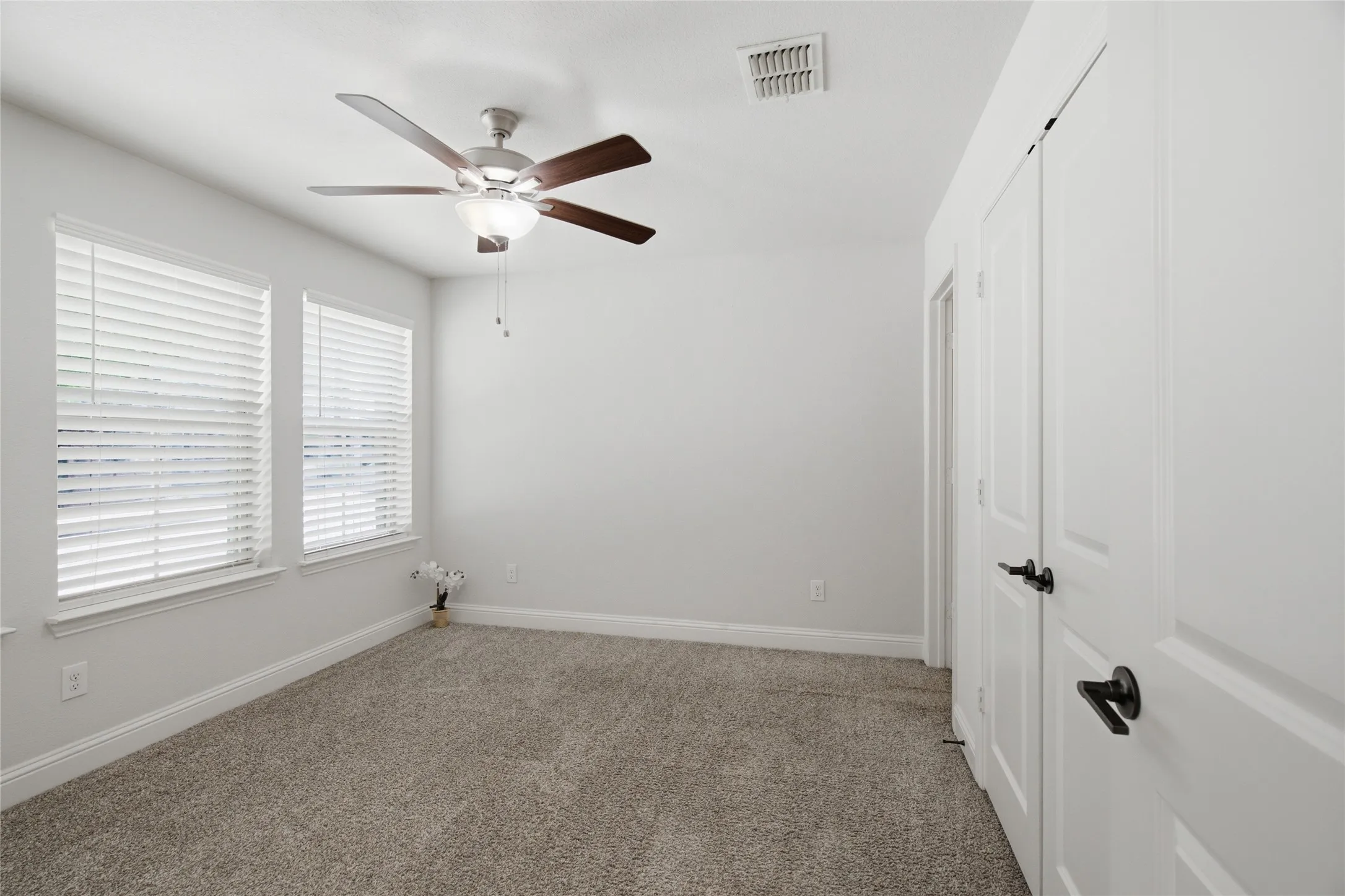 Single Family Residence For Sale in Tarrant County , 138 Peach Orchard Lane, Euless, Texas 76040, 3 Bedroom, 4 Bathroom, 2 Garage spaces, 1,982 Sqft, built in 2020, mls#21313513, Real Estate Agent in Euless, Homes For Sale in Tarrant county, Homes For Sale in Euless, Realtor in Euless Texas, Real Estate Brokerage Independent Realty Texas, Luminita Cordes Realtor