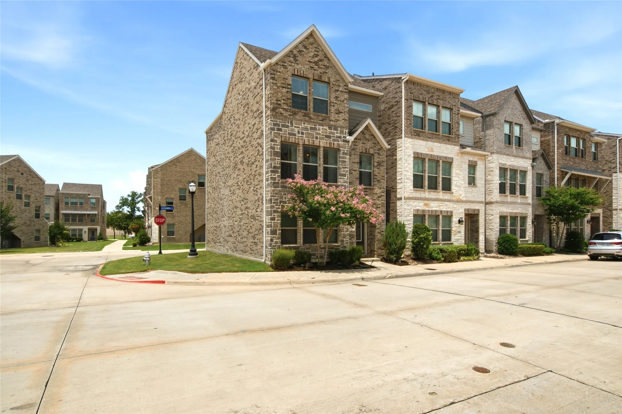 Single Family Residence For Sale in Tarrant County , 138 Peach Orchard Lane, Euless, Texas 76040, 3 Bedroom, 4 Bathroom, 2 Garage spaces, 1,982 Sqft, built in 2020, mls#21313513, Real Estate Agent in Euless, Homes For Sale in Tarrant county, Homes For Sale in Euless, Realtor in Euless Texas, Real Estate Brokerage Independent Realty Texas, Luminita Cordes Realtor