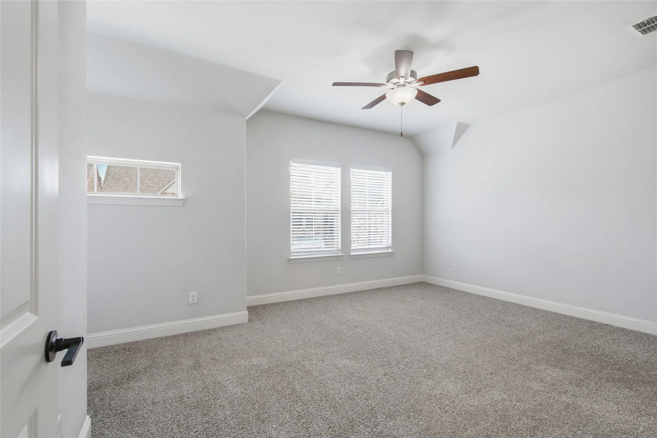 Single Family Residence For Sale in Tarrant County , 138 Peach Orchard Lane, Euless, Texas 76040, 3 Bedroom, 4 Bathroom, 2 Garage spaces, 1,982 Sqft, built in 2020, mls#21313513, Real Estate Agent in Euless, Homes For Sale in Tarrant county, Homes For Sale in Euless, Realtor in Euless Texas, Real Estate Brokerage Independent Realty Texas, Luminita Cordes Realtor