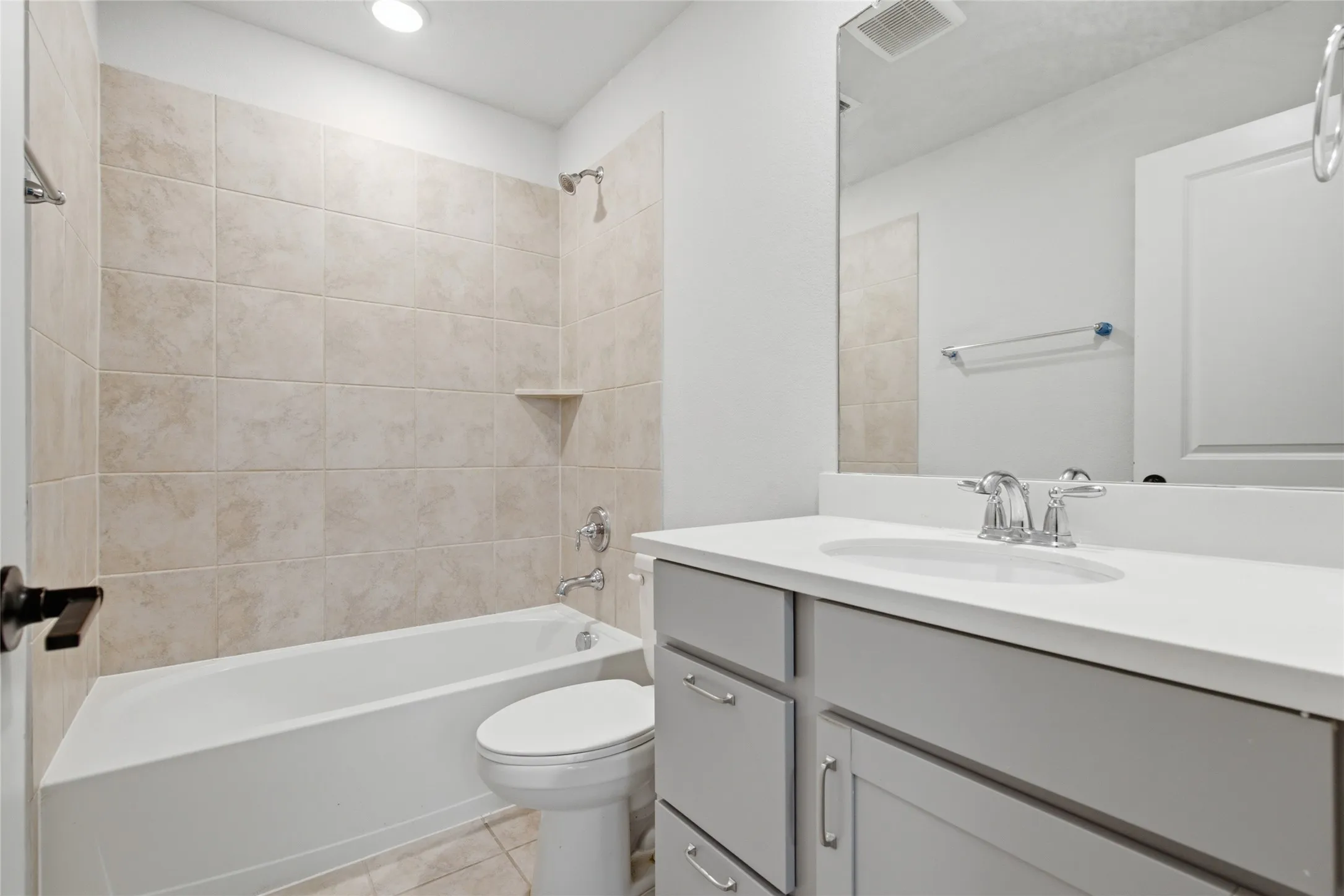 Single Family Residence For Sale in Tarrant County , 138 Peach Orchard Lane, Euless, Texas 76040, 3 Bedroom, 4 Bathroom, 2 Garage spaces, 1,982 Sqft, built in 2020, mls#21313513, Real Estate Agent in Euless, Homes For Sale in Tarrant county, Homes For Sale in Euless, Realtor in Euless Texas, Real Estate Brokerage Independent Realty Texas, Luminita Cordes Realtor