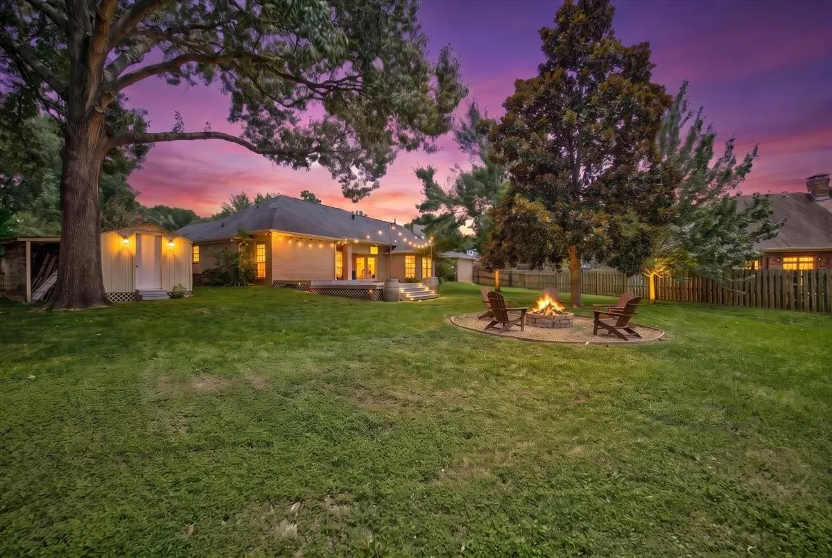 Single Family Residence For Sale in Smith County , 18400 Woodhollow Drive, Flint, Texas 75762, 3 Bedroom, 2 Bathroom, 2 Garage spaces, 2,245 Sqft, built in 1992, mls#21312385, Real Estate Agent in Flint, Homes For Sale in Smith county, Homes For Sale in Flint, Realtor in Flint Texas, Real Estate Brokerage Independent Realty Texas, Luminita Cordes Realtor