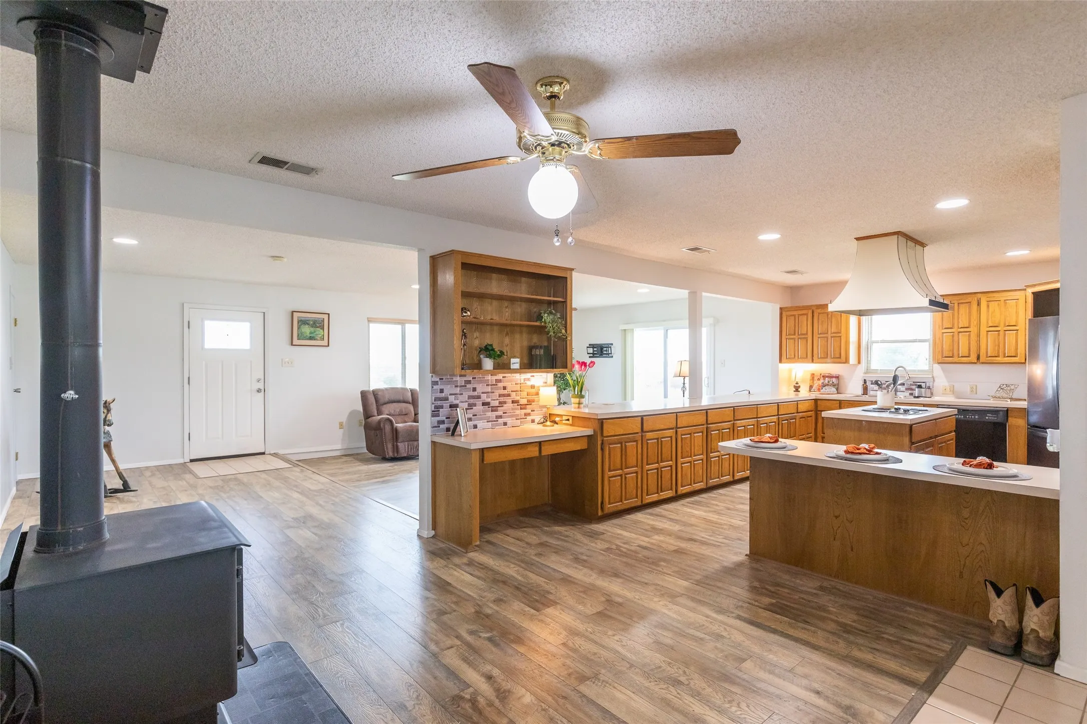 Single Family Residence For Sale in Shackelford County , 430 County Road 150, Abilene, Texas 79601, 3 Bedroom, 2 Bathroom, 1 Garage spaces, 2,232 Sqft, built in 1981, mls#21305512, Real Estate Agent in Abilene, Homes For Sale in Shackelford county, Homes For Sale in Abilene, Realtor in Abilene Texas, Real Estate Brokerage Independent Realty Texas, Luminita Cordes Realtor