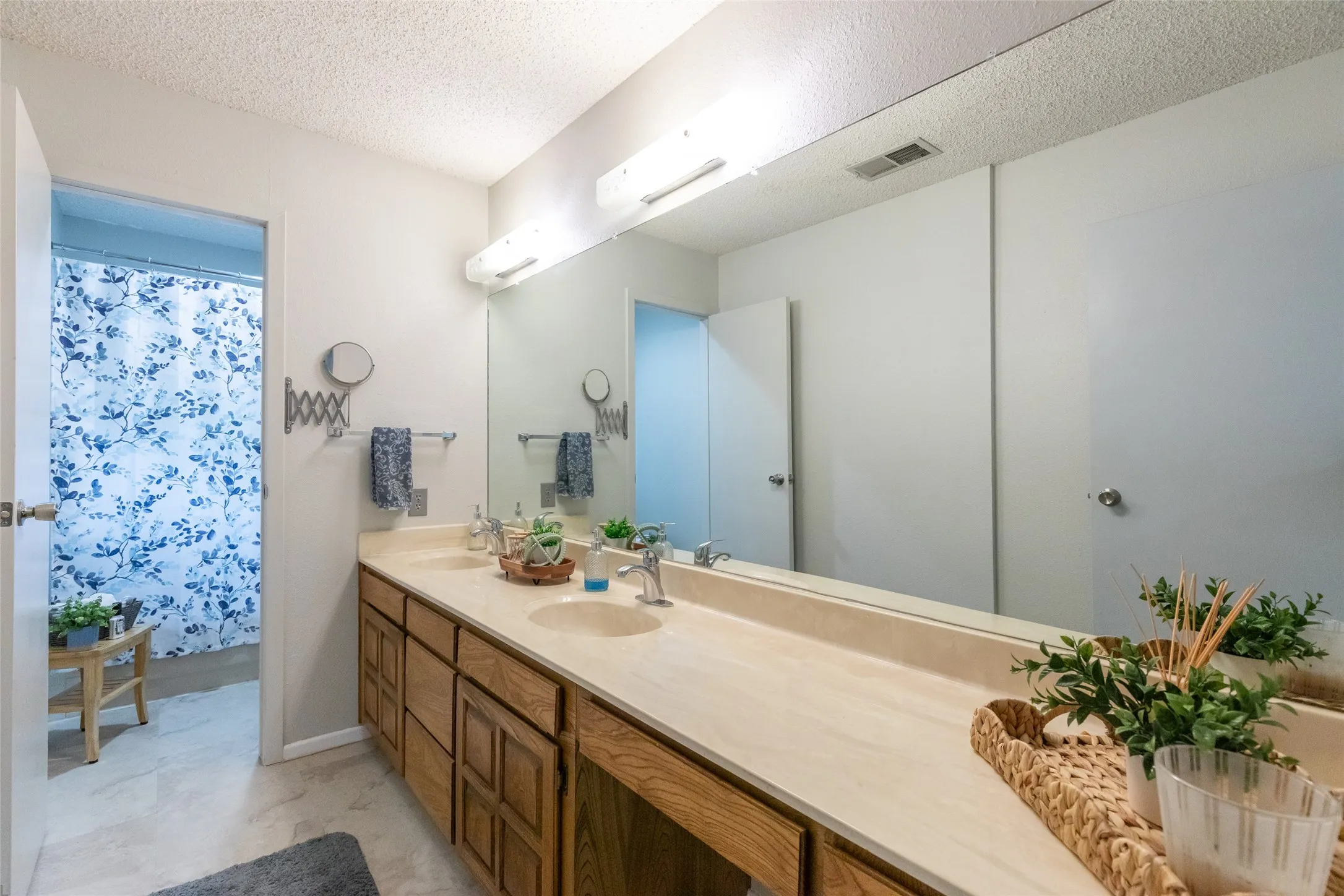 Single Family Residence For Sale in Shackelford County , 430 County Road 150, Abilene, Texas 79601, 3 Bedroom, 2 Bathroom, 1 Garage spaces, 2,232 Sqft, built in 1981, mls#21305512, Real Estate Agent in Abilene, Homes For Sale in Shackelford county, Homes For Sale in Abilene, Realtor in Abilene Texas, Real Estate Brokerage Independent Realty Texas, Luminita Cordes Realtor