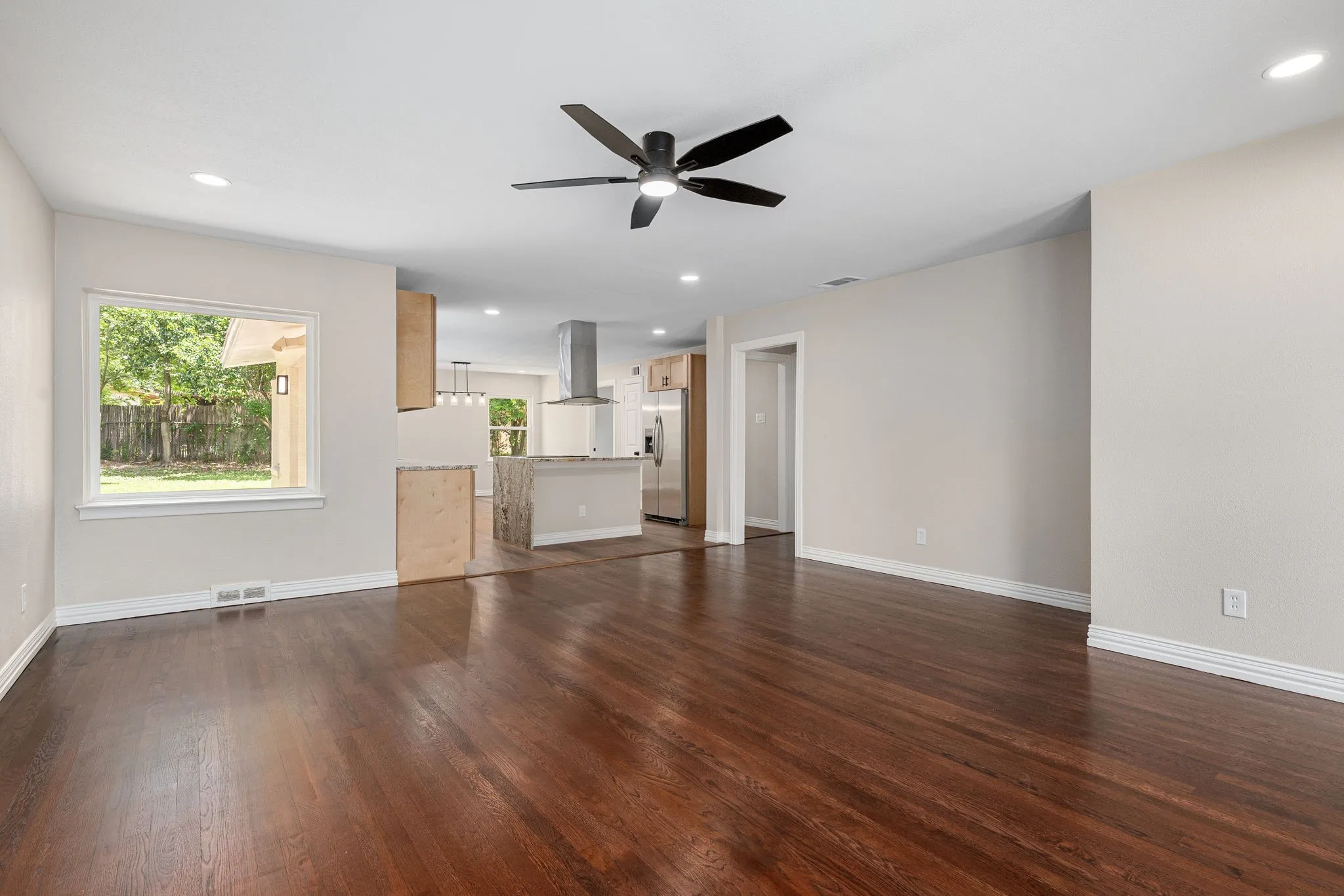 Single Family Residence For Sale in Dallas County , 9795 Twin Creek Circle, Dallas, Texas 75228, 3 Bedroom, 2 Bathroom, Garage spaces, 1,416 Sqft, built in 1955, mls#21308823, Real Estate Agent in Dallas, Homes For Sale in Dallas county, Homes For Sale in Dallas, Realtor in Dallas Texas, Real Estate Brokerage Independent Realty Texas, Luminita Cordes Realtor