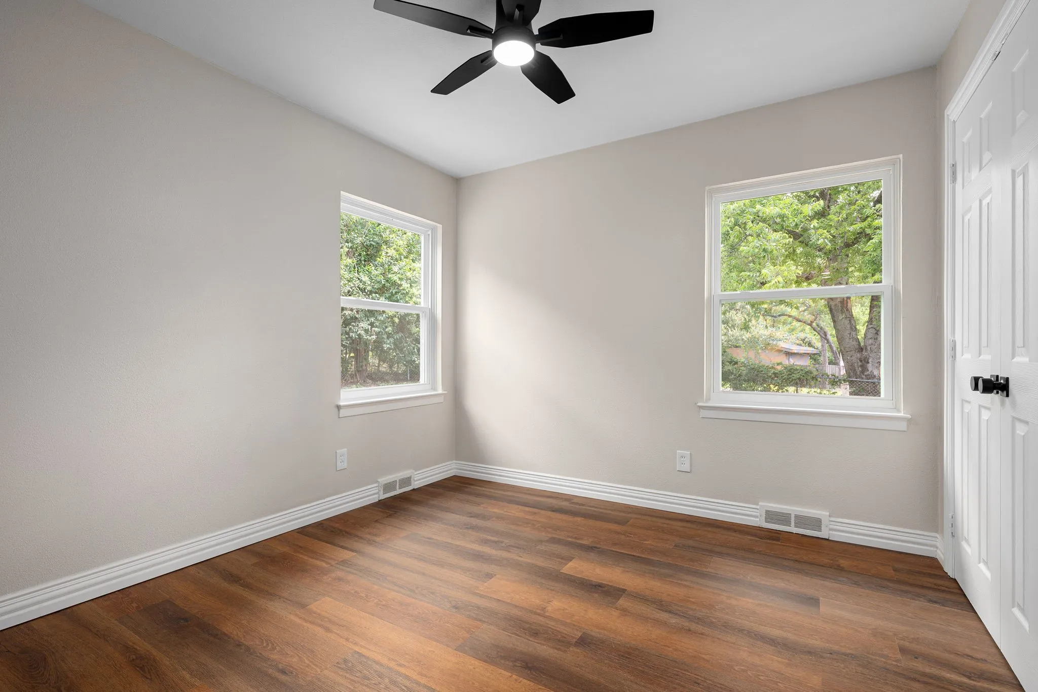Single Family Residence For Sale in Dallas County , 9795 Twin Creek Circle, Dallas, Texas 75228, 3 Bedroom, 2 Bathroom, Garage spaces, 1,416 Sqft, built in 1955, mls#21308823, Real Estate Agent in Dallas, Homes For Sale in Dallas county, Homes For Sale in Dallas, Realtor in Dallas Texas, Real Estate Brokerage Independent Realty Texas, Luminita Cordes Realtor