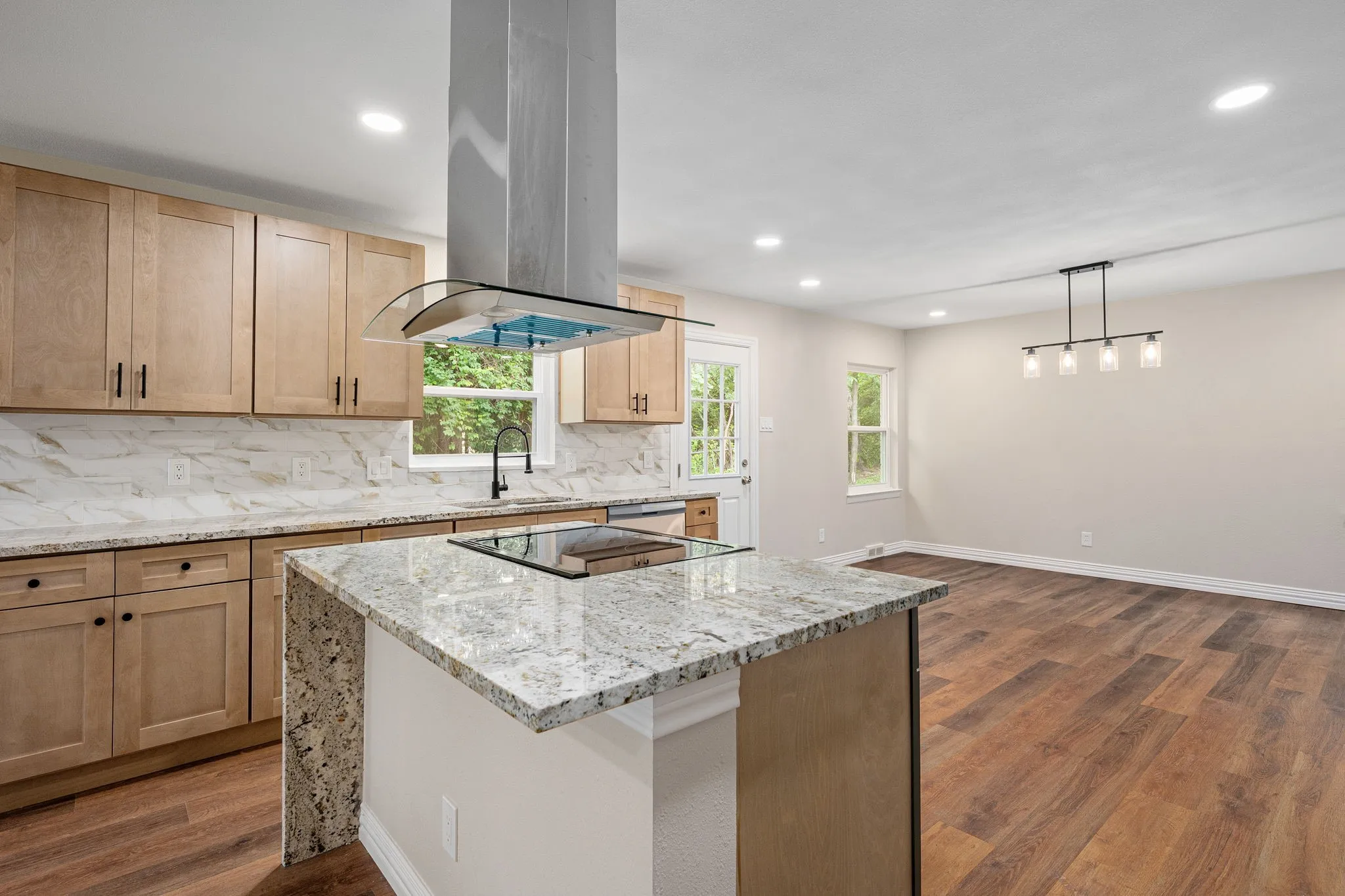 Single Family Residence For Sale in Dallas County , 9795 Twin Creek Circle, Dallas, Texas 75228, 3 Bedroom, 2 Bathroom, Garage spaces, 1,416 Sqft, built in 1955, mls#21308823, Real Estate Agent in Dallas, Homes For Sale in Dallas county, Homes For Sale in Dallas, Realtor in Dallas Texas, Real Estate Brokerage Independent Realty Texas, Luminita Cordes Realtor
