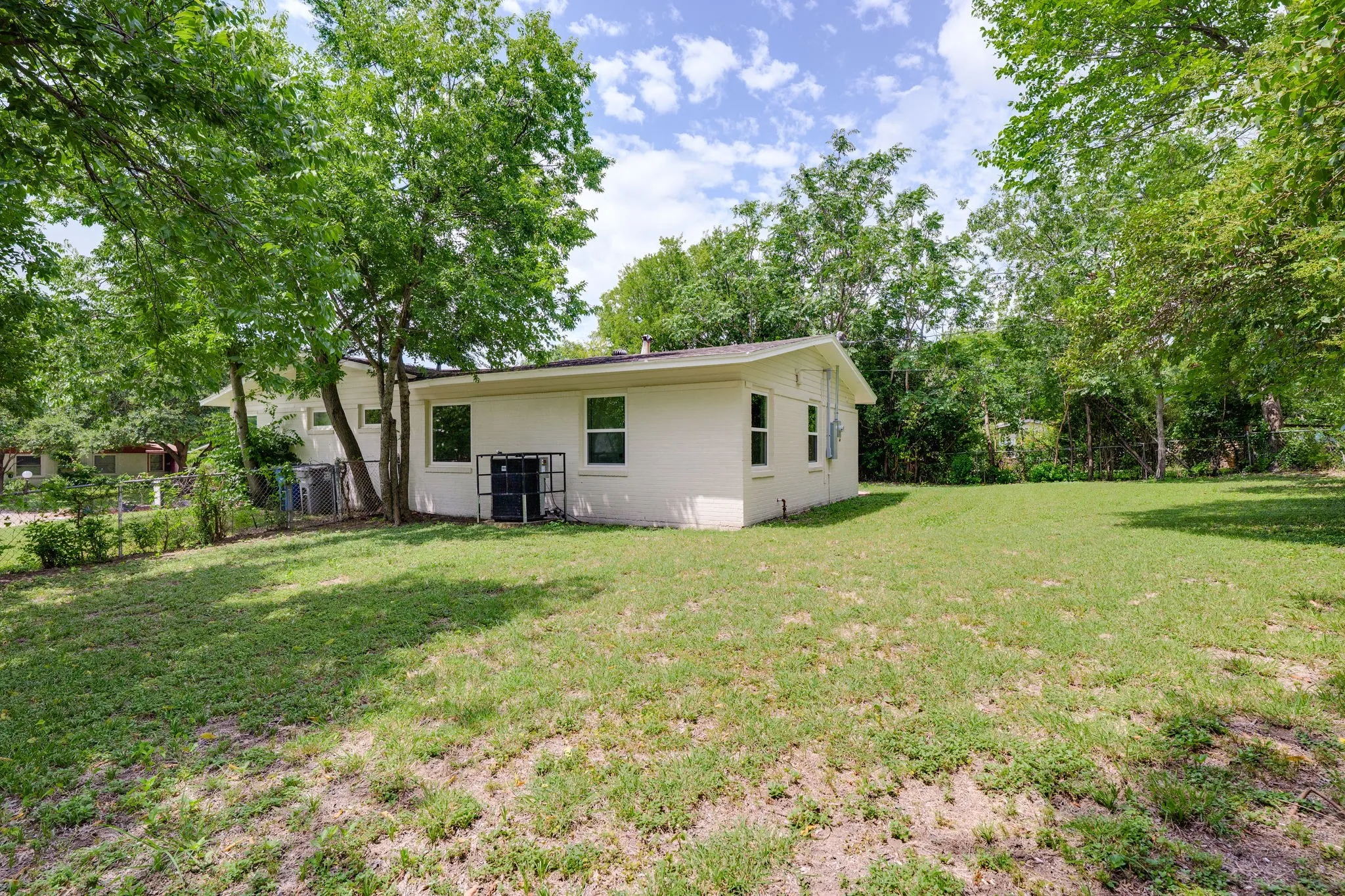 Single Family Residence For Sale in Dallas County , 9795 Twin Creek Circle, Dallas, Texas 75228, 3 Bedroom, 2 Bathroom, Garage spaces, 1,416 Sqft, built in 1955, mls#21308823, Real Estate Agent in Dallas, Homes For Sale in Dallas county, Homes For Sale in Dallas, Realtor in Dallas Texas, Real Estate Brokerage Independent Realty Texas, Luminita Cordes Realtor