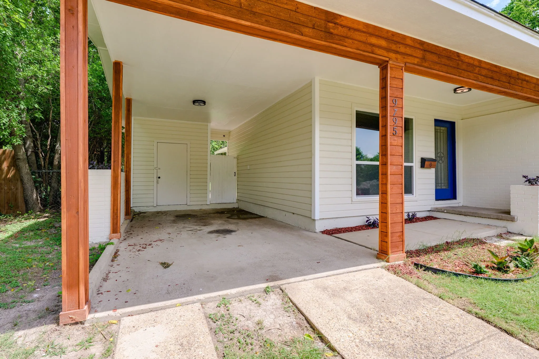 Single Family Residence For Sale in Dallas County , 9795 Twin Creek Circle, Dallas, Texas 75228, 3 Bedroom, 2 Bathroom, Garage spaces, 1,416 Sqft, built in 1955, mls#21308823, Real Estate Agent in Dallas, Homes For Sale in Dallas county, Homes For Sale in Dallas, Realtor in Dallas Texas, Real Estate Brokerage Independent Realty Texas, Luminita Cordes Realtor