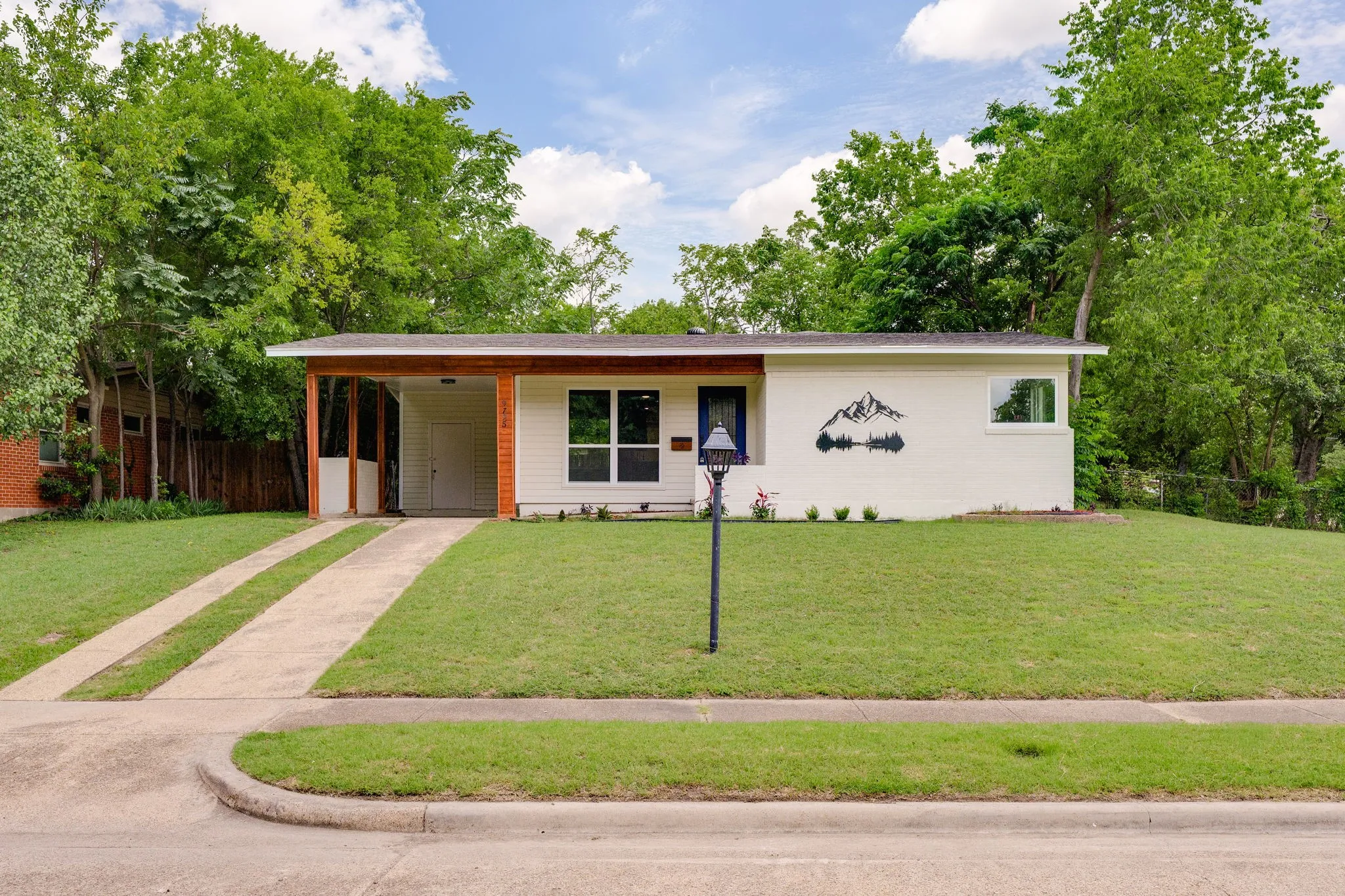 Single Family Residence For Sale in Dallas County , 9795 Twin Creek Circle, Dallas, Texas 75228, 3 Bedroom, 2 Bathroom, Garage spaces, 1,416 Sqft, built in 1955, mls#21308823, Real Estate Agent in Dallas, Homes For Sale in Dallas county, Homes For Sale in Dallas, Realtor in Dallas Texas, Real Estate Brokerage Independent Realty Texas, Luminita Cordes Realtor