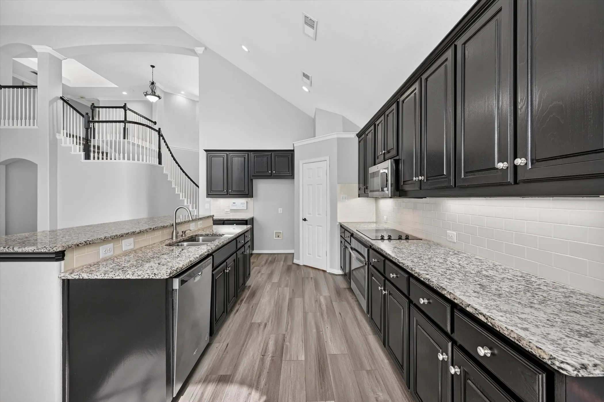 Single Family Residence For Sale in Tarrant County , 305 Victory Lane, Mansfield, Texas 76063, 4 Bedroom, 3 Bathroom, 2 Garage spaces, 3,527 Sqft, built in 2001, mls#21311161, Real Estate Agent in Mansfield, Homes For Sale in Tarrant county, Homes For Sale in Mansfield, Realtor in Mansfield Texas, Real Estate Brokerage Independent Realty Texas, Luminita Cordes Realtor