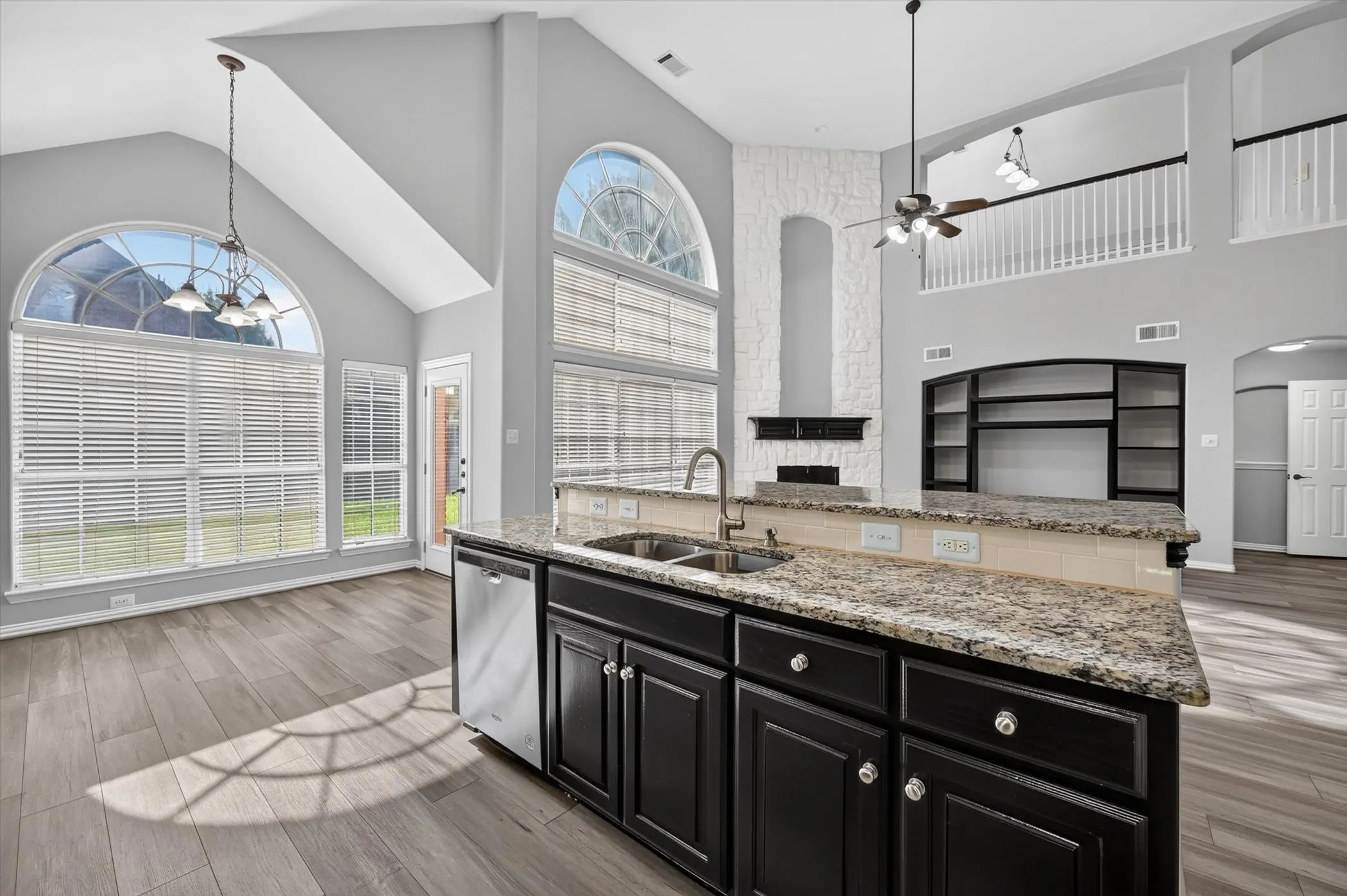 Single Family Residence For Sale in Tarrant County , 305 Victory Lane, Mansfield, Texas 76063, 4 Bedroom, 3 Bathroom, 2 Garage spaces, 3,527 Sqft, built in 2001, mls#21311161, Real Estate Agent in Mansfield, Homes For Sale in Tarrant county, Homes For Sale in Mansfield, Realtor in Mansfield Texas, Real Estate Brokerage Independent Realty Texas, Luminita Cordes Realtor